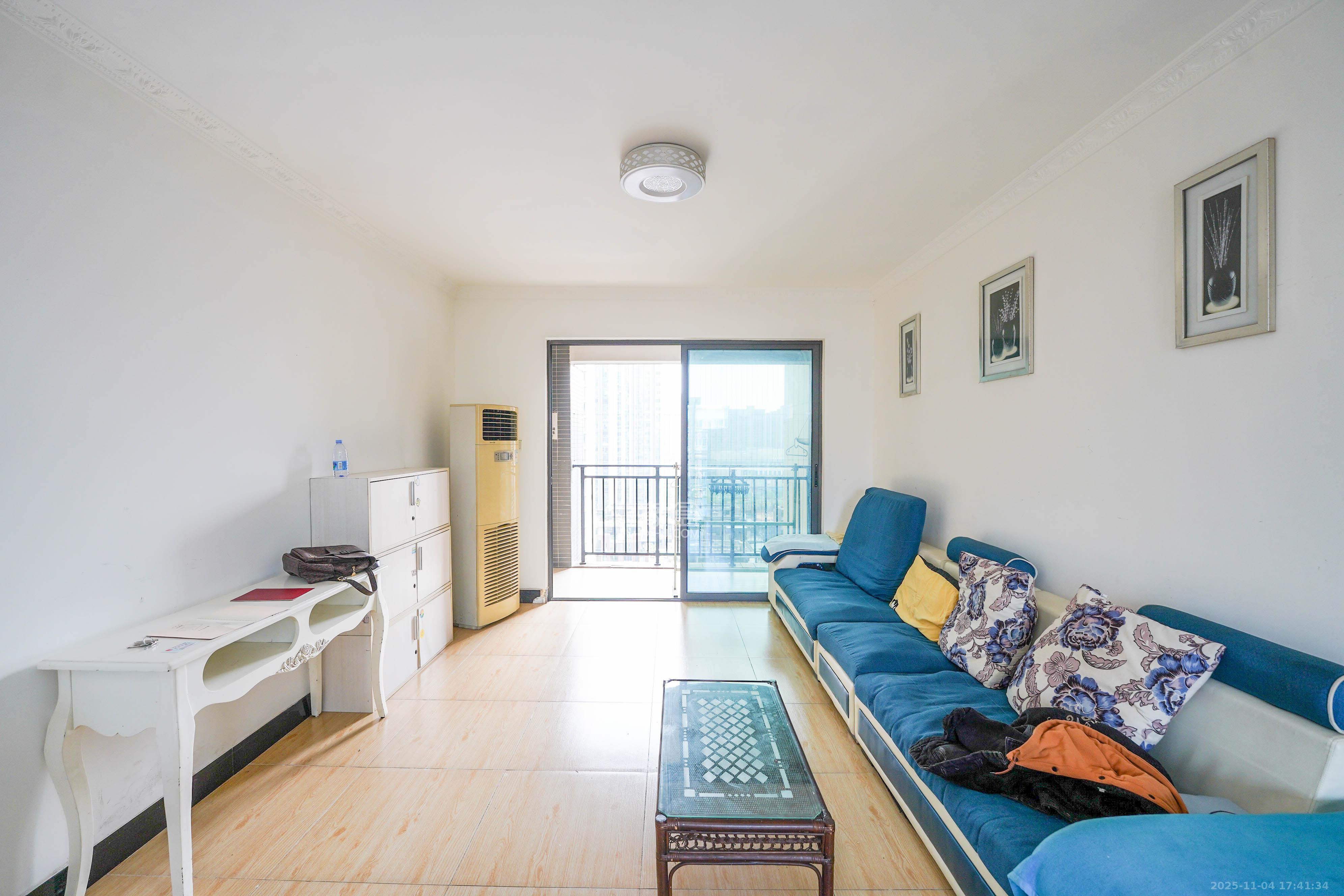 海伦堡爱ME城市 1室2厅1卫 75.0万 海伦堡爱ME城市 1室2厅1卫 75.0万客厅