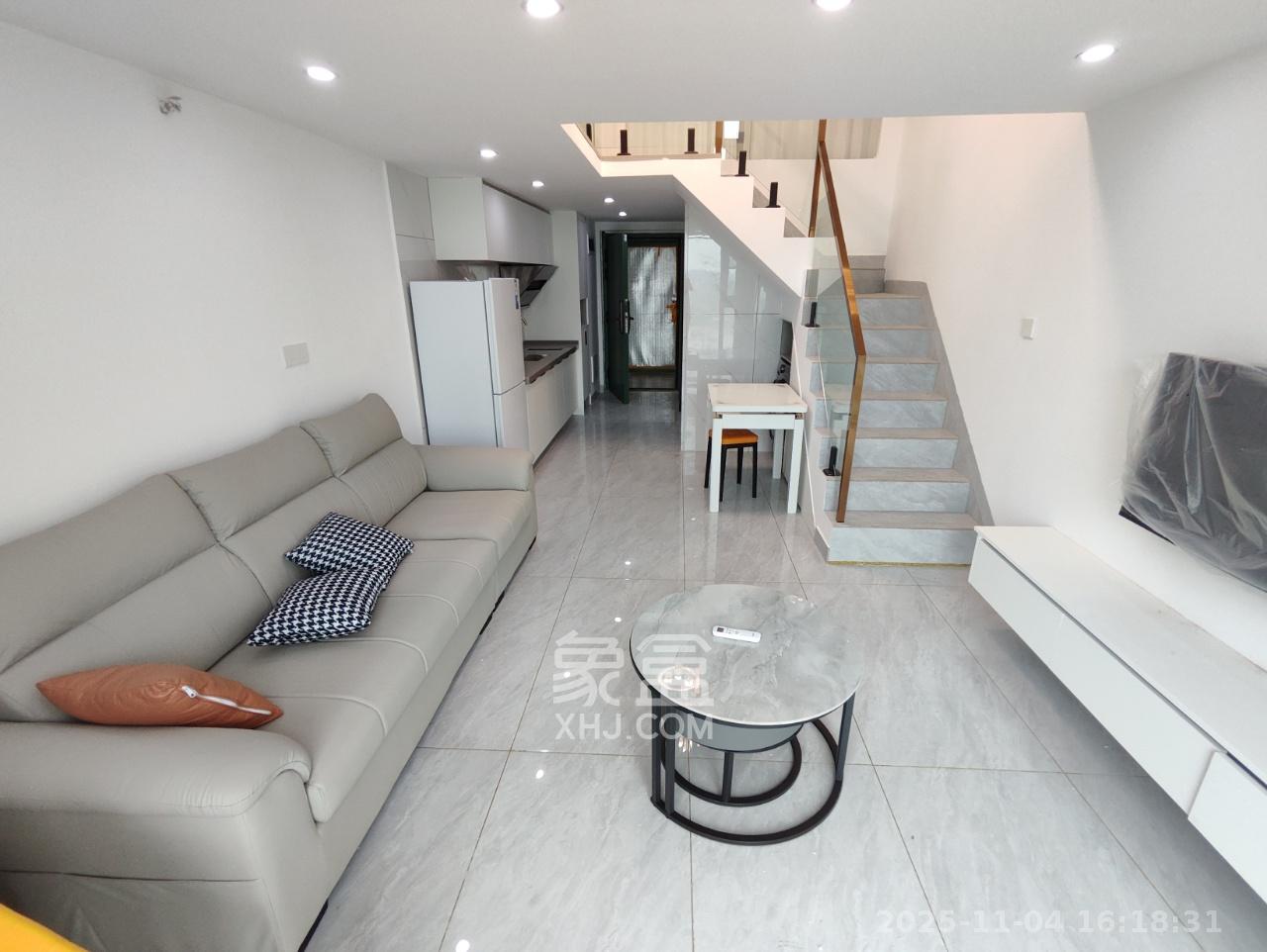 绿地V岛  1室0厅0卫    2200.0元/月室内图