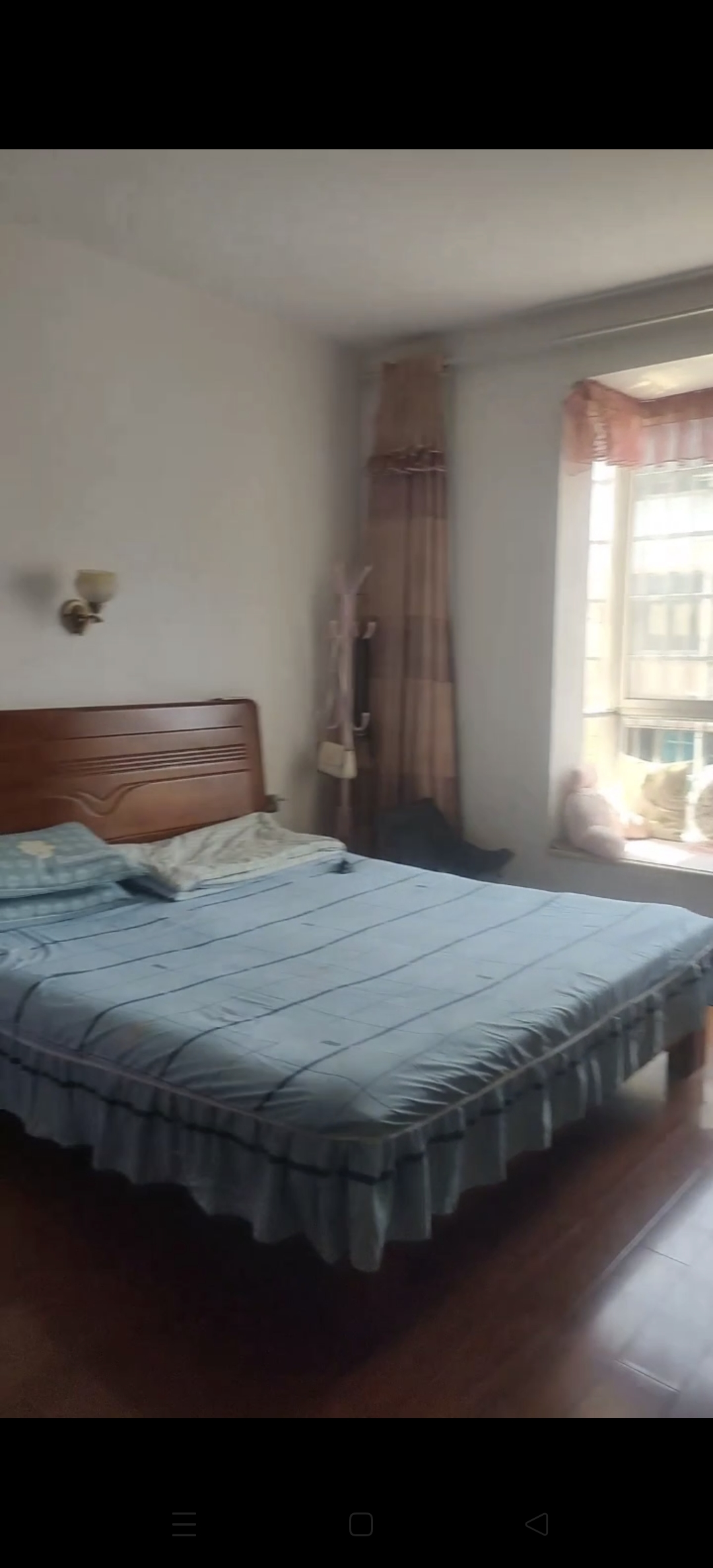 安厦鑫苑  3室2厅2卫    71.28万客厅