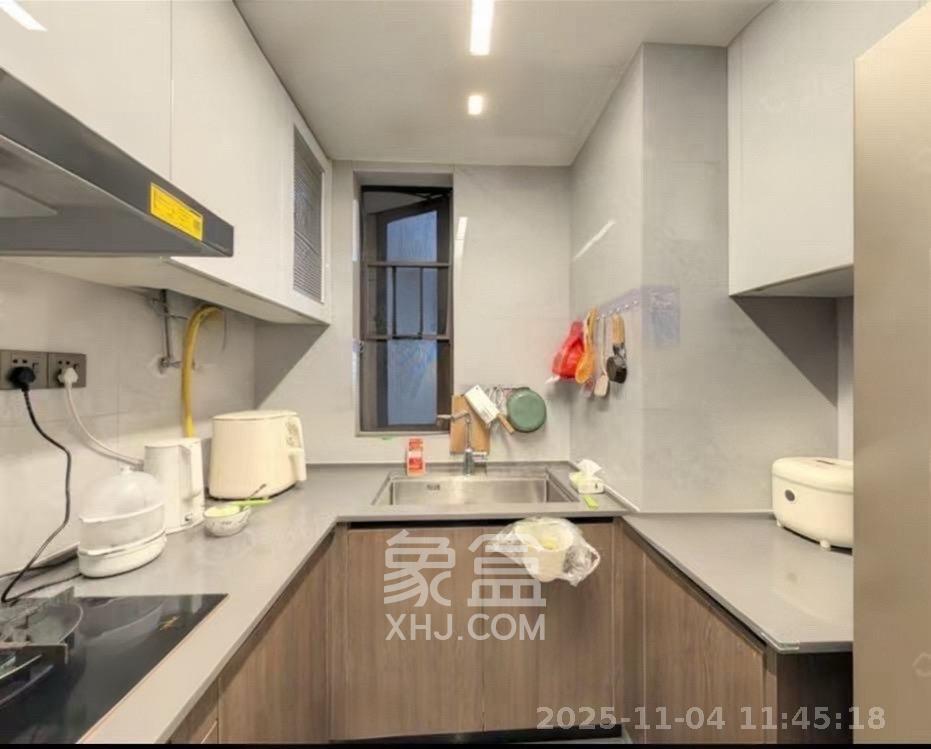 万科滨河道  3室2厅2卫    3000.0元/月室内图