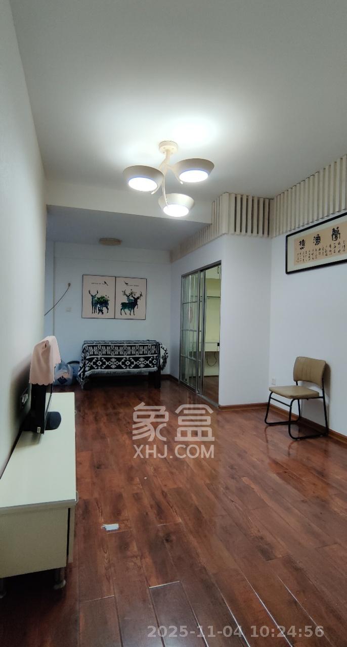 摩天一号  1室1厅1卫    1800.0元/月