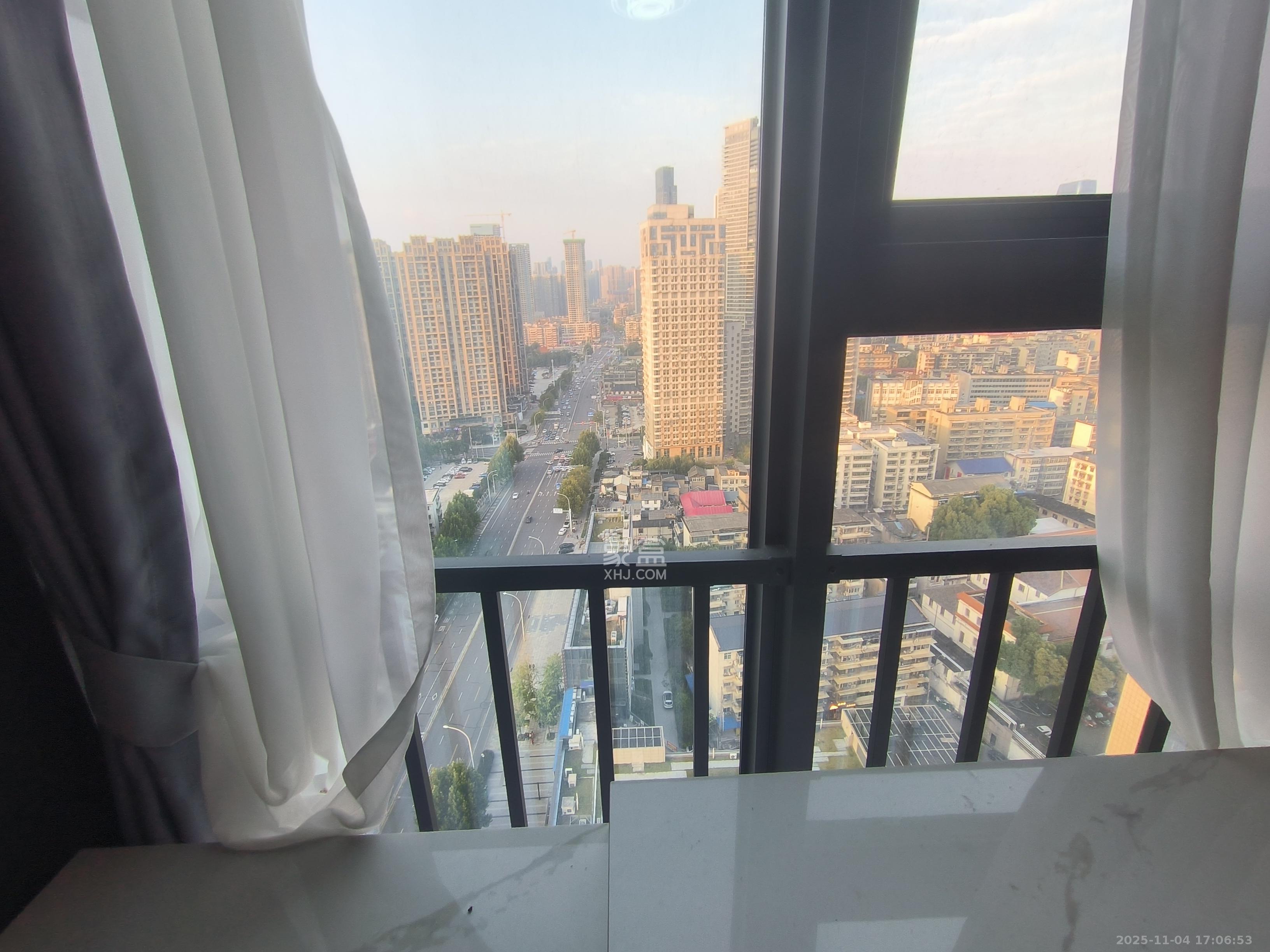 华润置地中心 1室1厅1卫 2100.0元/月 华润置地中心 1室1厅1卫 2100.0元/月室内图