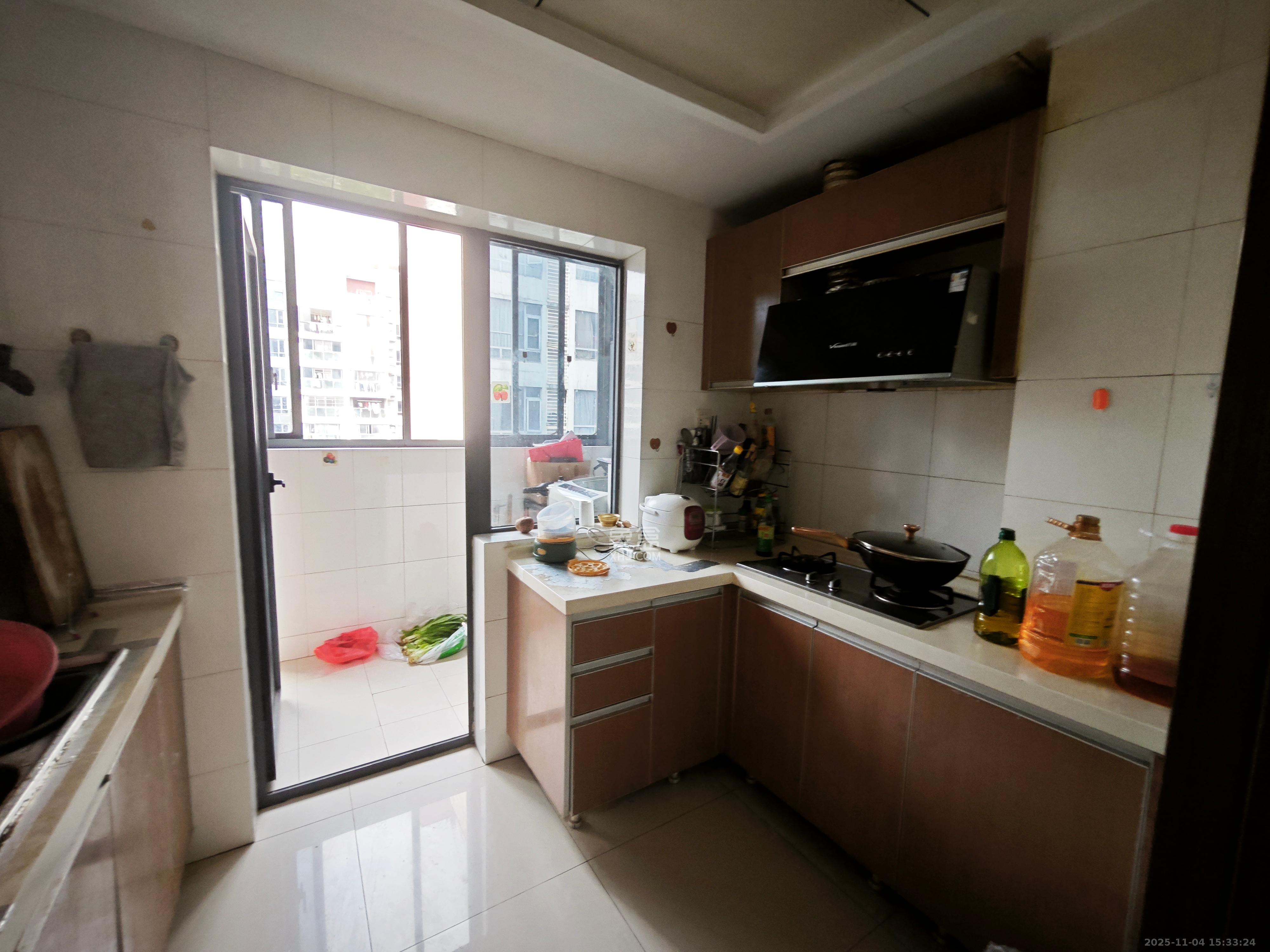 珠江花城二期扶水岸 3室2厅2卫 2500.0元/月 珠江花城二期扶水岸 3室2厅2卫 2500.0元/月室内图