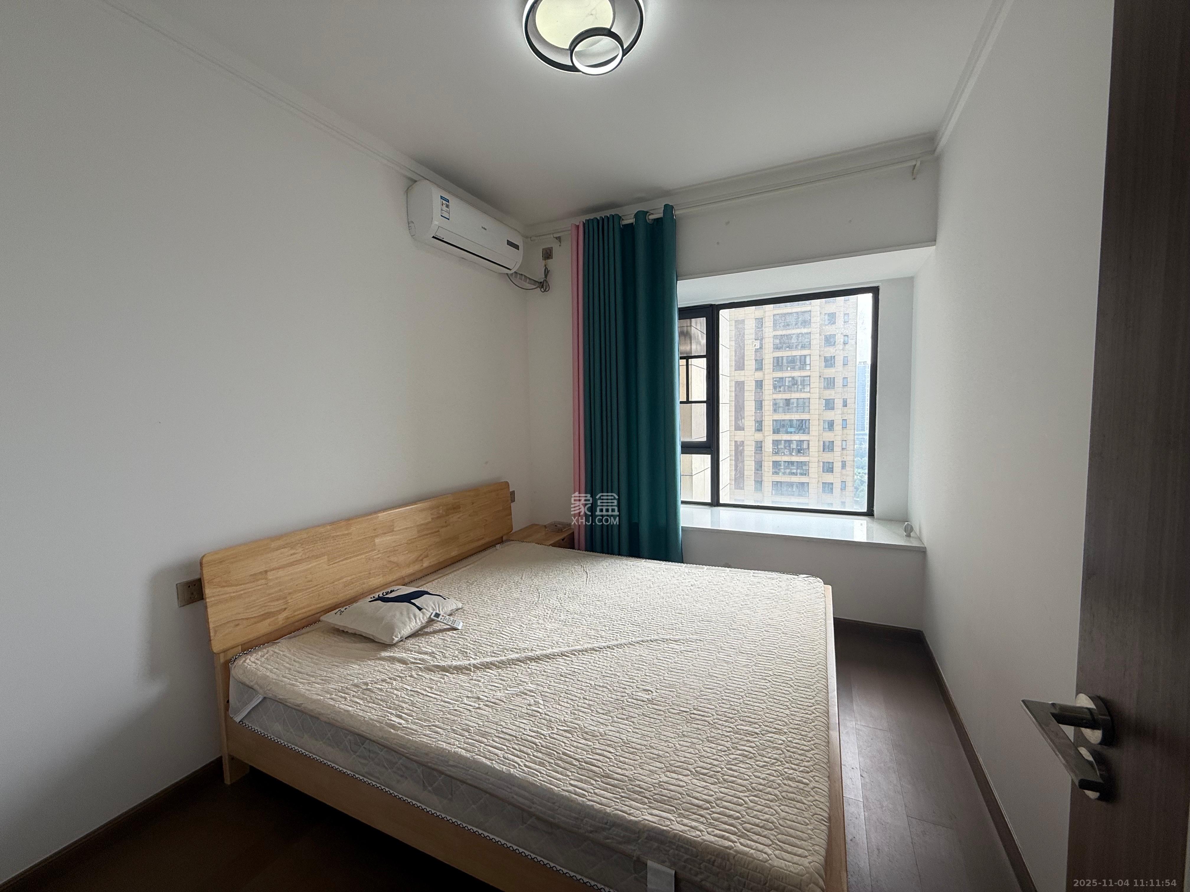 阳光城尚东湾蜜桃园 4室2厅2卫 2800.0元/月 阳光城尚东湾蜜桃园 4室2厅2卫 2800.0元/月室内图