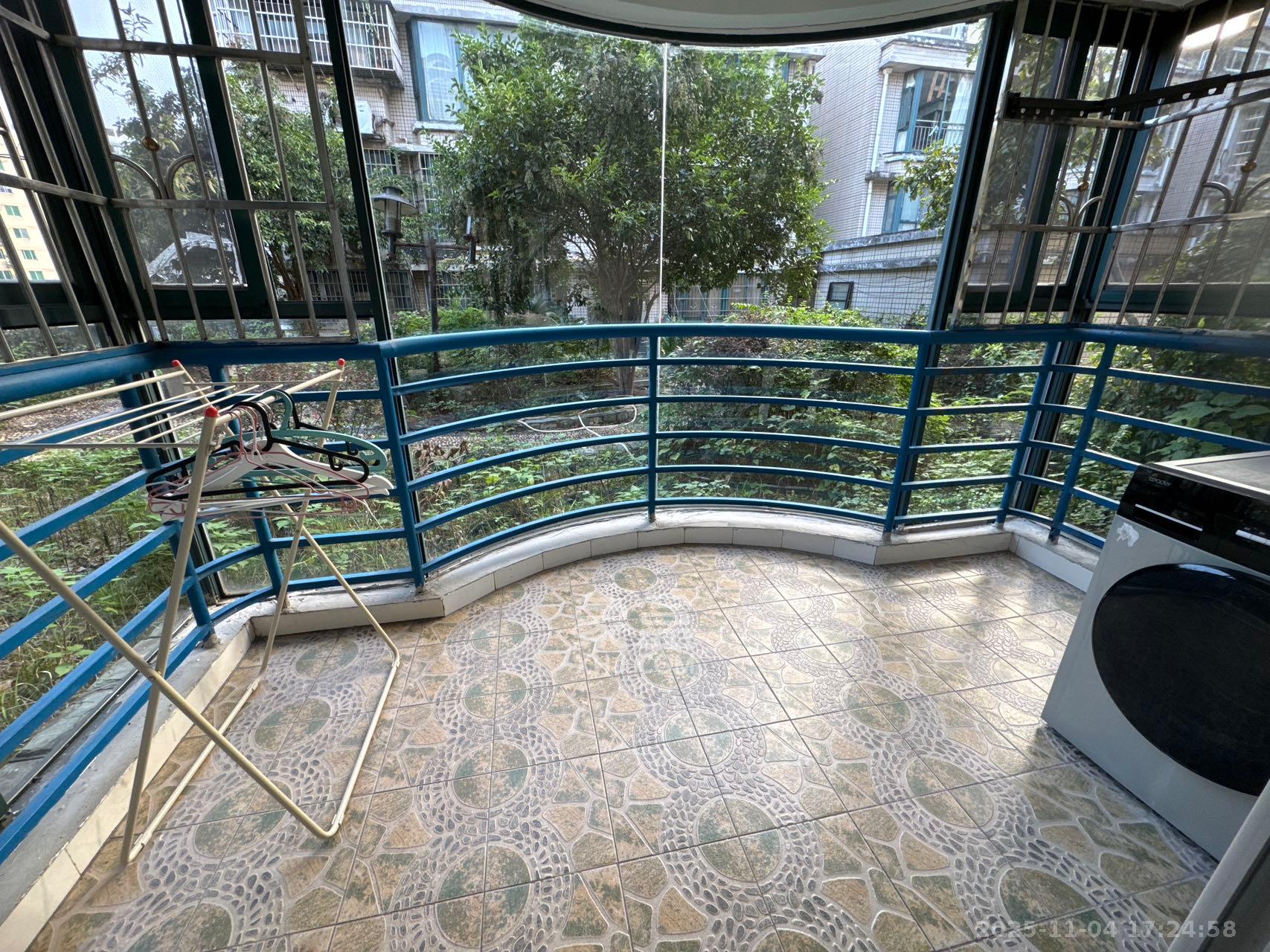 华丽家族  2室2厅1卫    1700.0元/月室内图