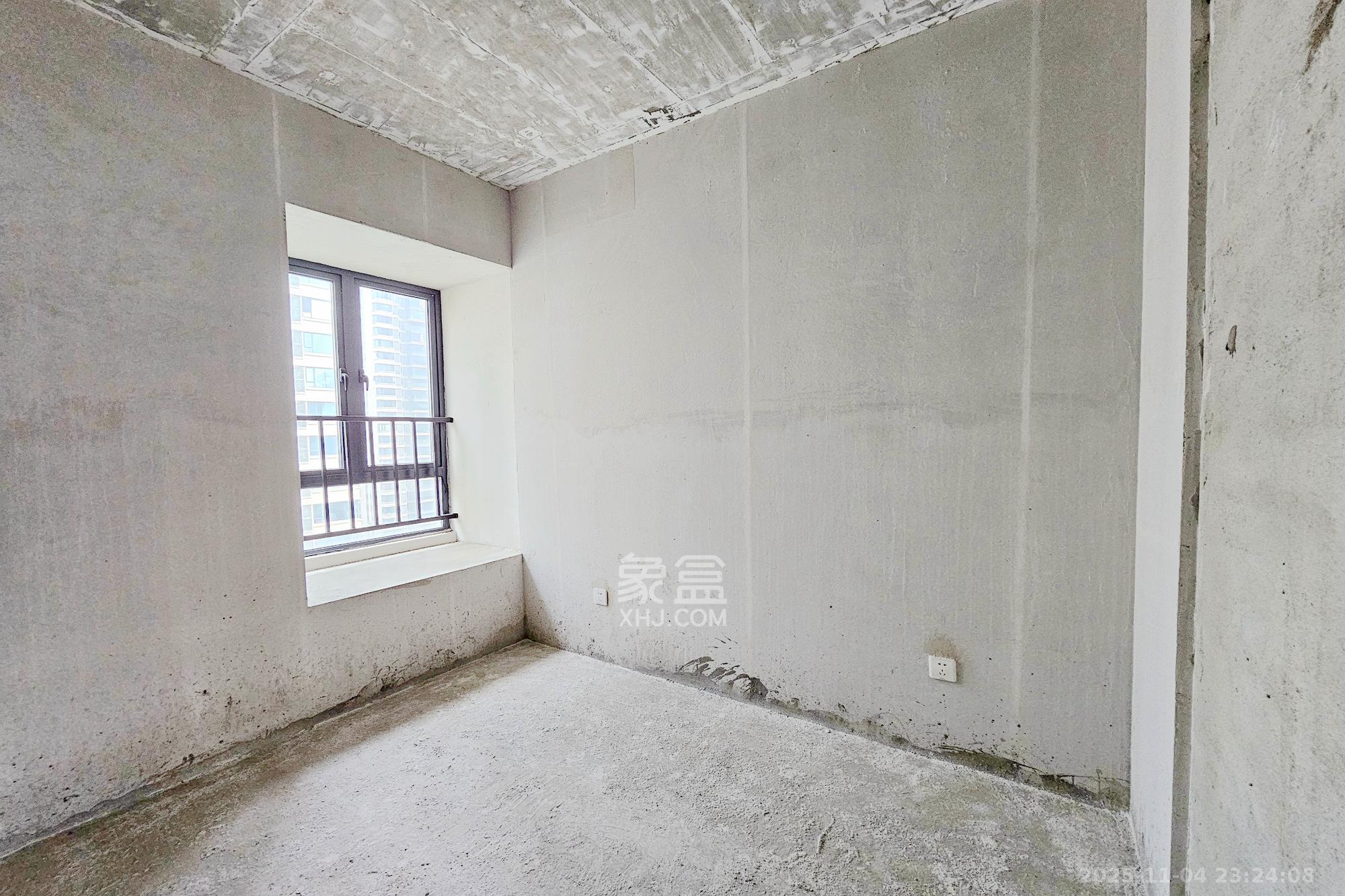 长房东旭国际  4室2厅2卫    145.0万卧室