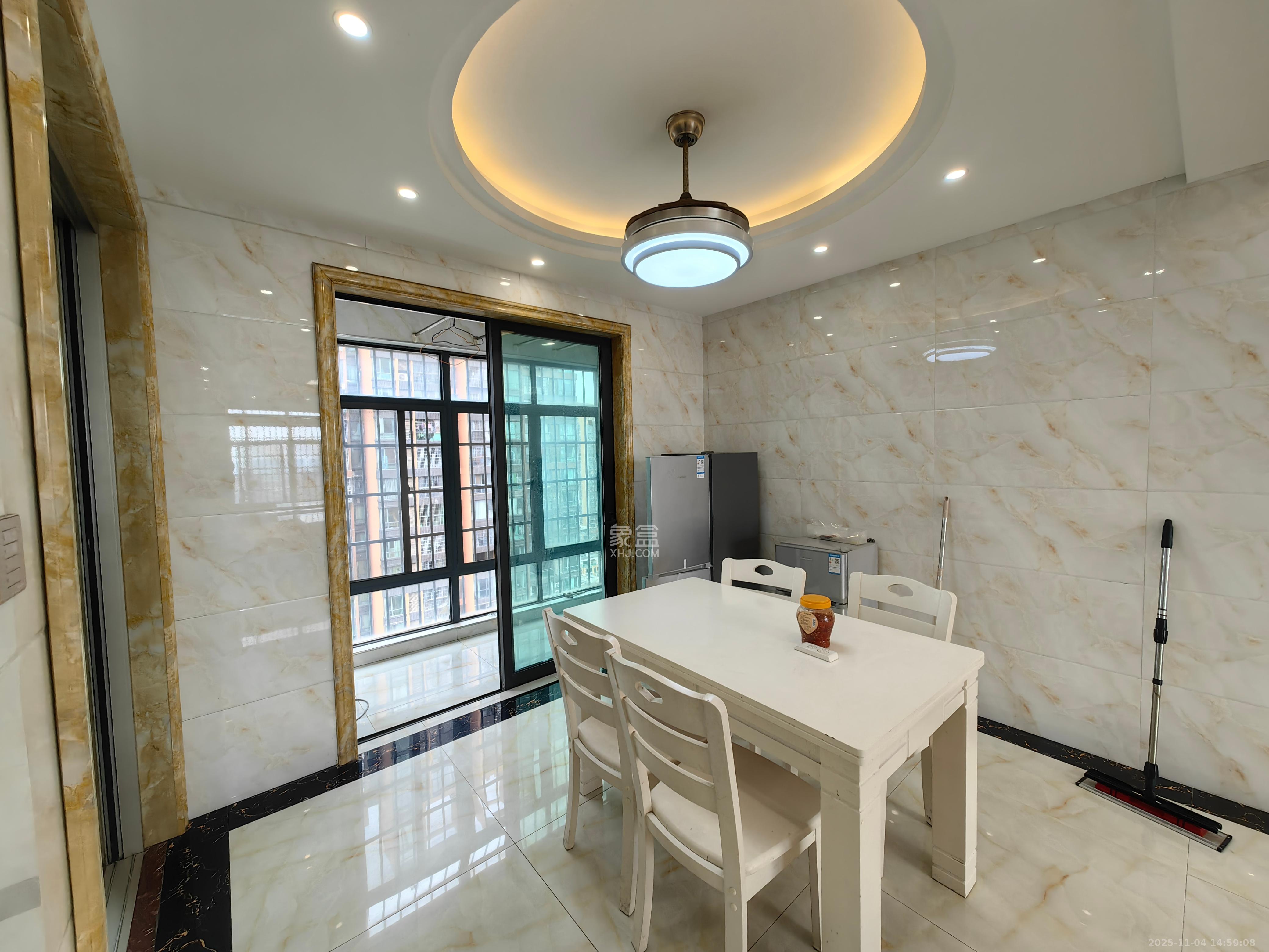 海伦春天 3室2厅2卫 2300.0元/月 海伦春天 3室2厅2卫 2300.0元/月室内图