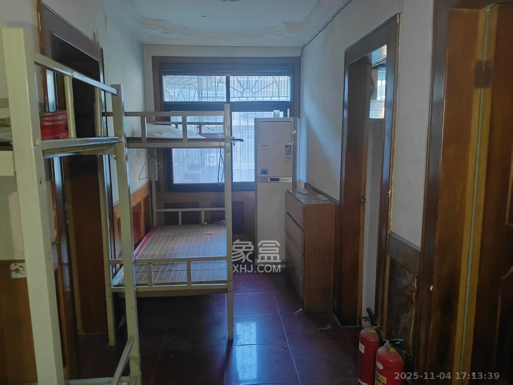 三兴公寓(三兴小区) 3室1厅1卫 2500.0元/月 三兴公寓(三兴小区) 3室1厅1卫 2500.0元/月室内图