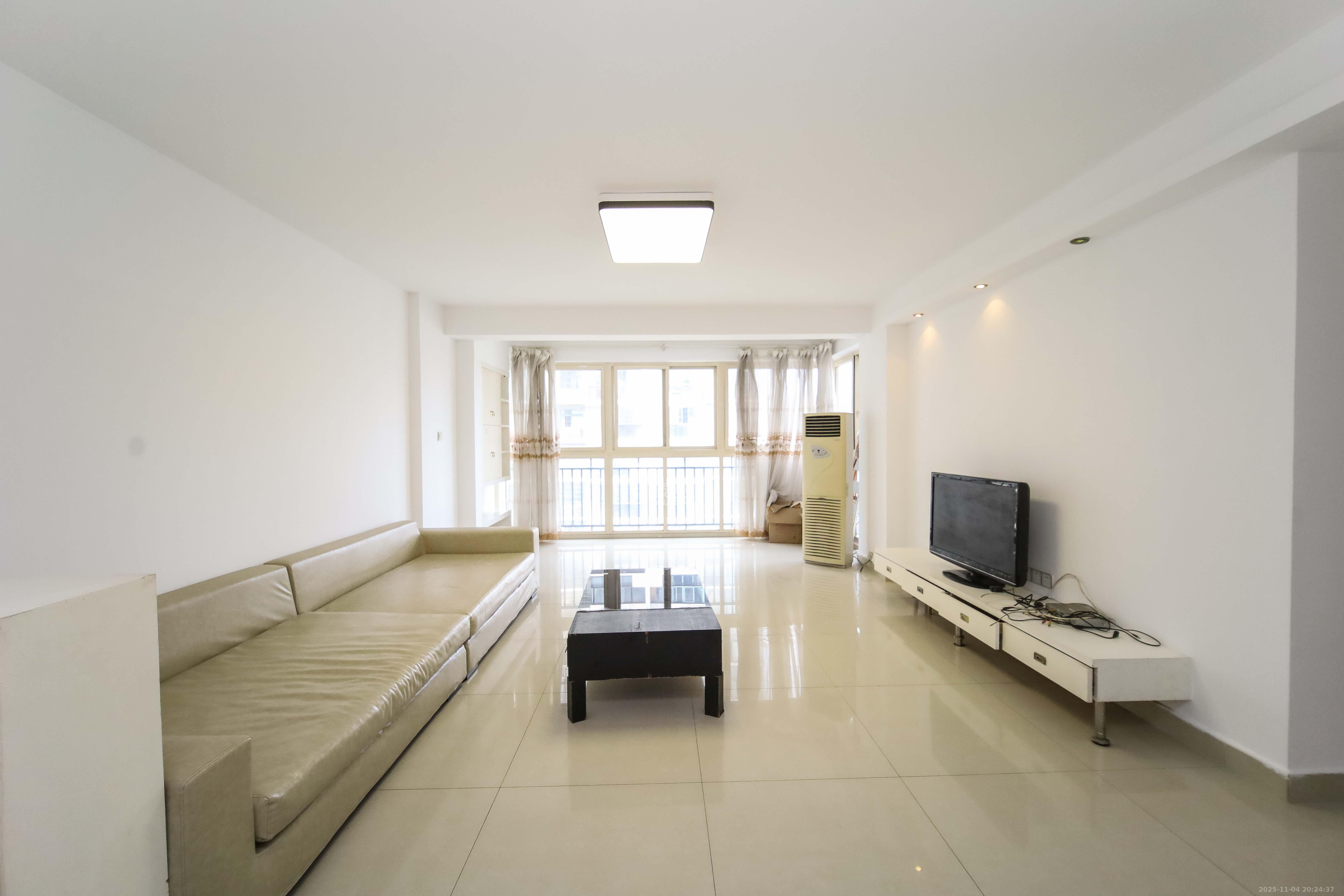 浏阳河畔家园 3室2厅1卫 94.0万 浏阳河畔家园 3室2厅1卫 94.0万客厅