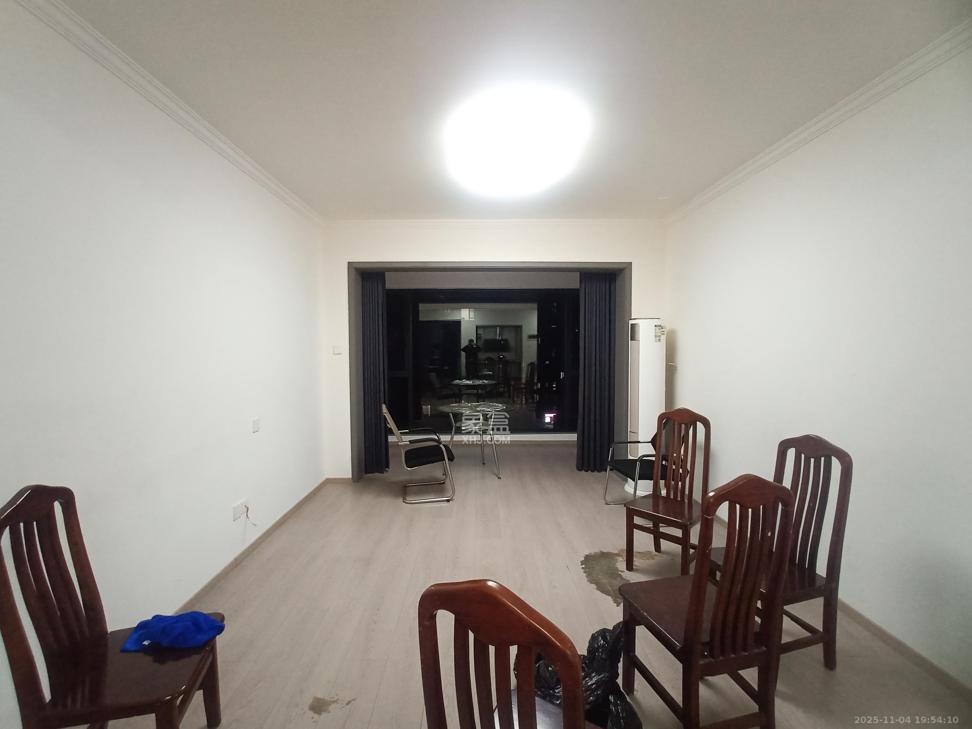 惟智园安置小区  4室2厅2卫    2400.0元/月室内图1