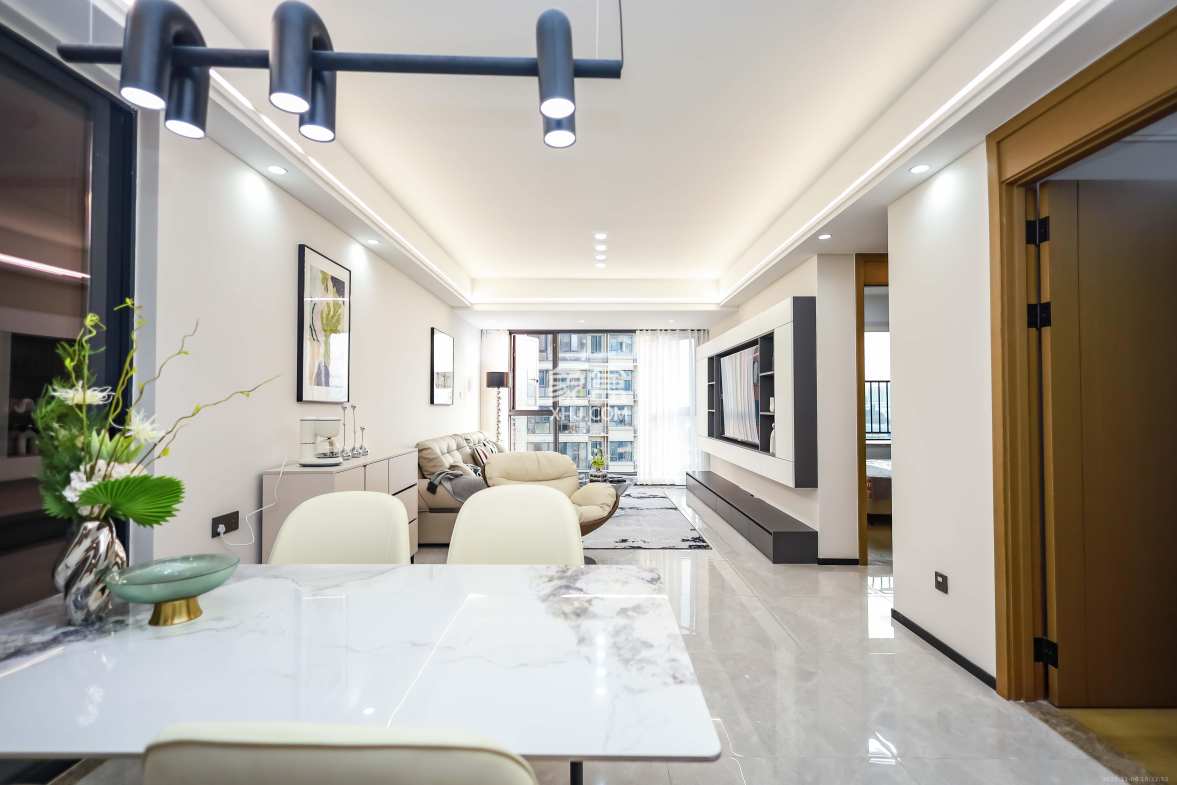 长房云西府一期 3室2厅1卫 92.8万 长房云西府一期 3室2厅1卫 92.8万客厅