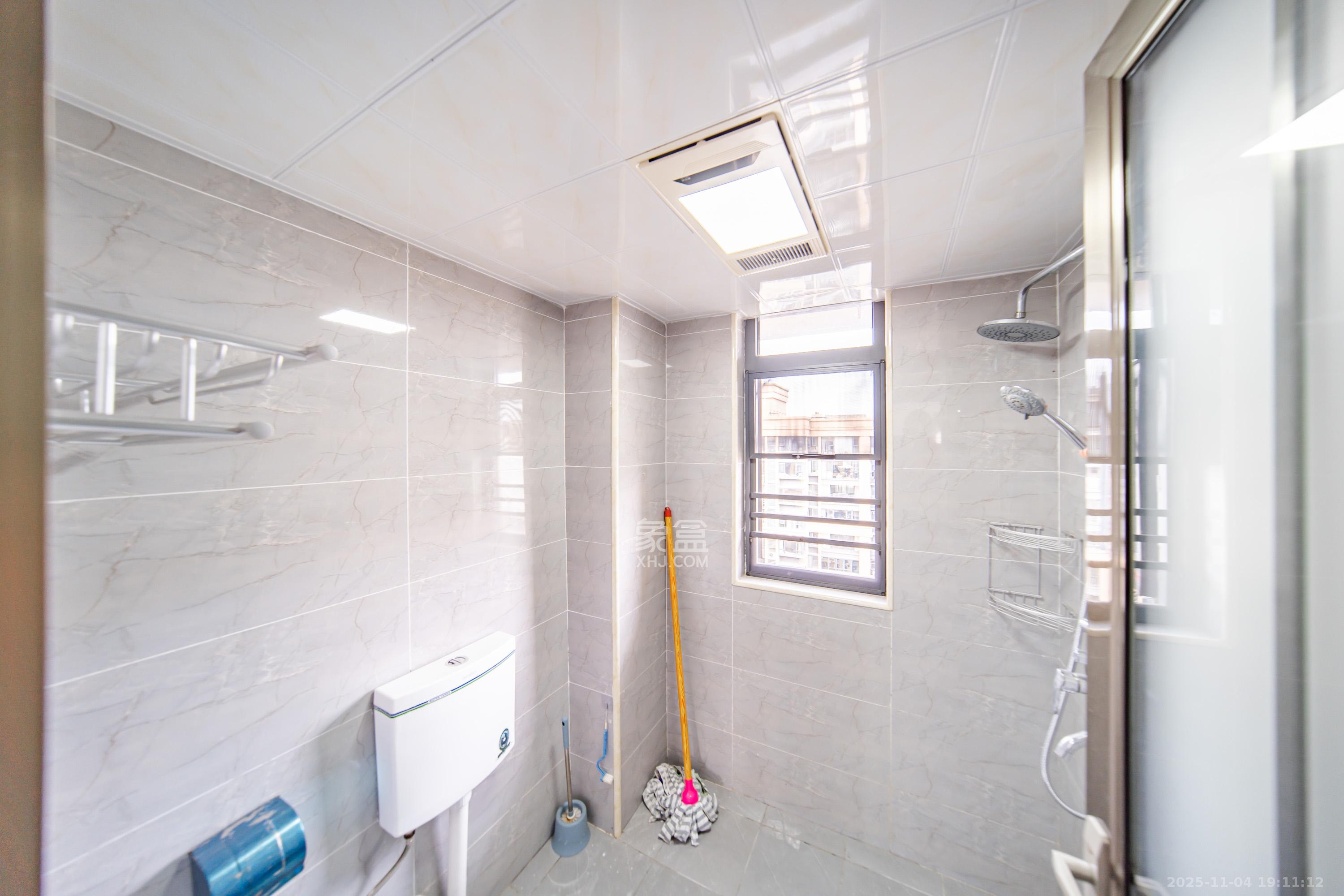 天健城  4室2厅2卫    210.0万卫生间