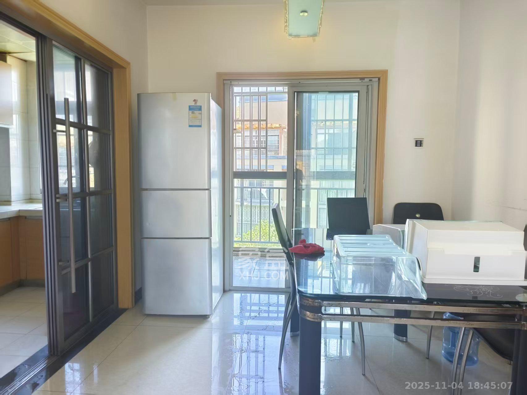 山水湾 2室2厅1卫 1300.0元/月 山水湾 2室2厅1卫 1300.0元/月室内图