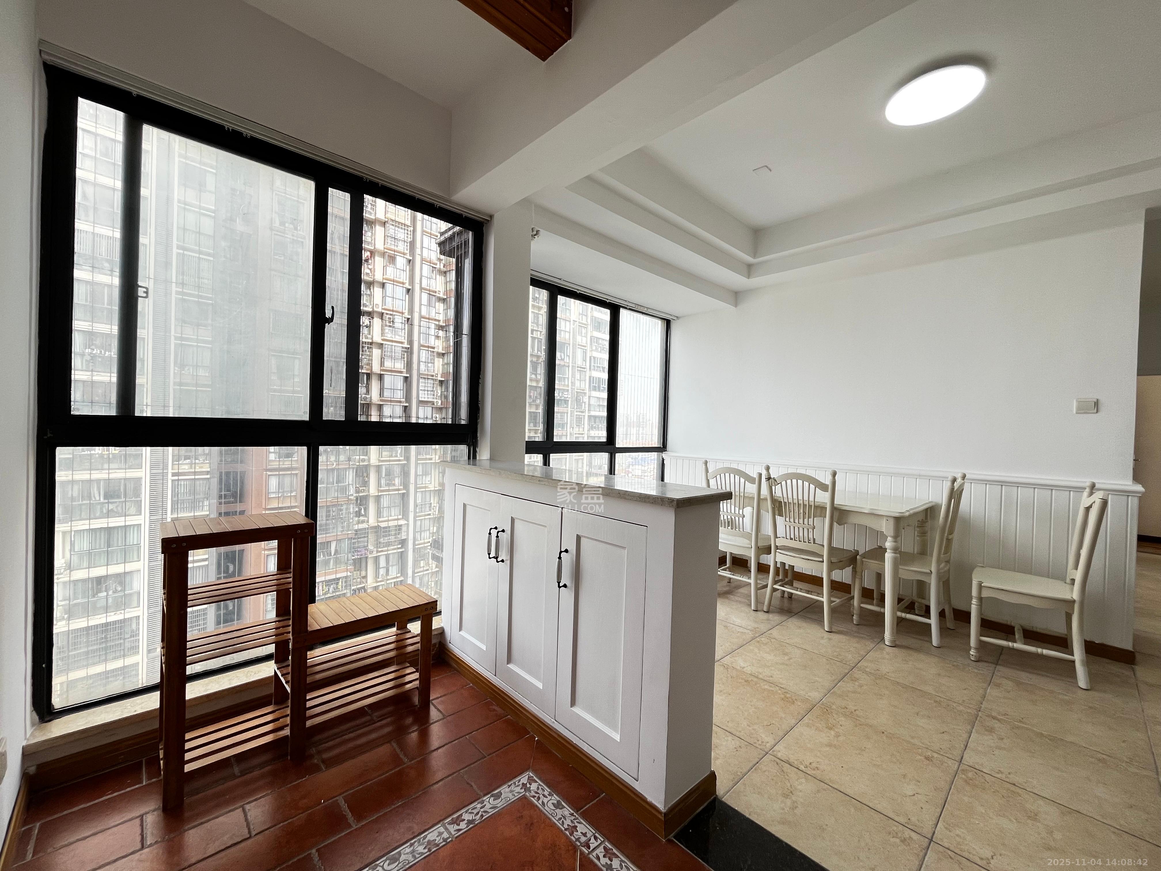 城南故事家园  3室2厅1卫    2300.0元/月室内图