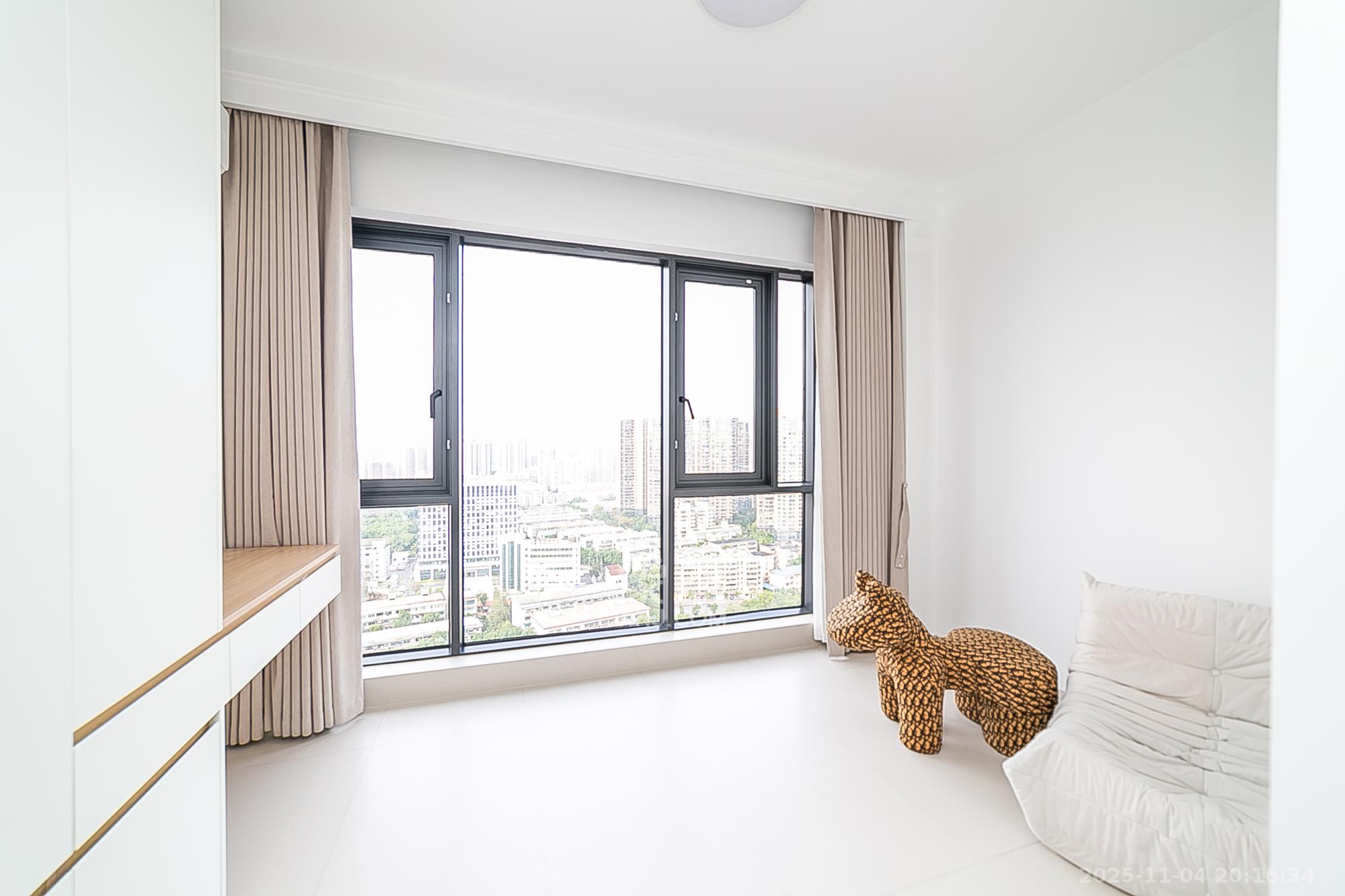 荣盛花语书苑  3室2厅1卫    150.0万卧室