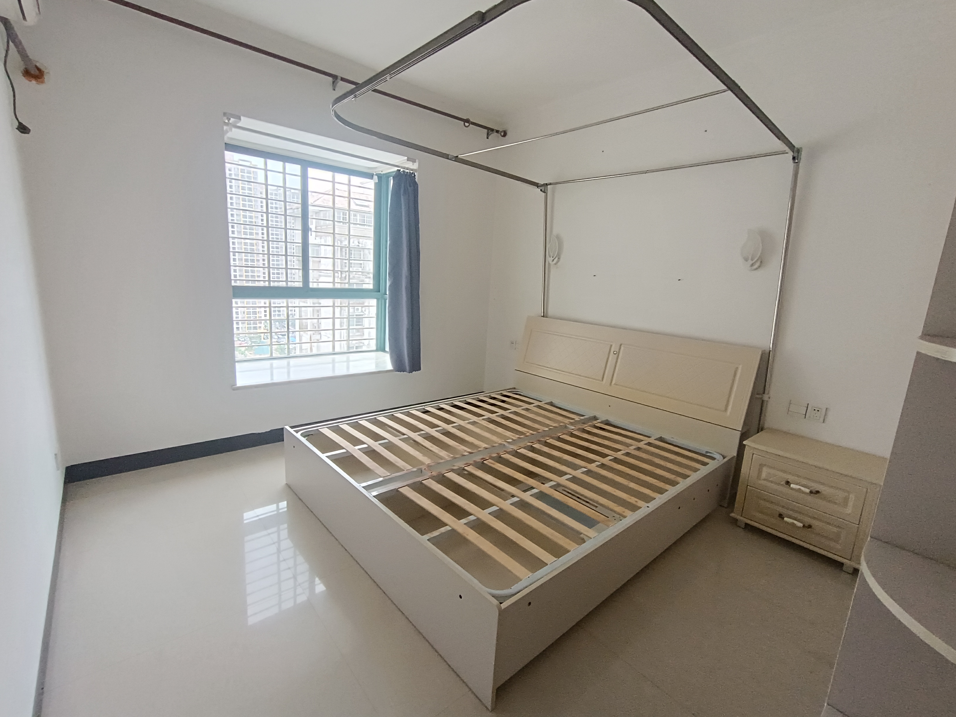 中景花园  3室2厅2卫    150.0万客厅