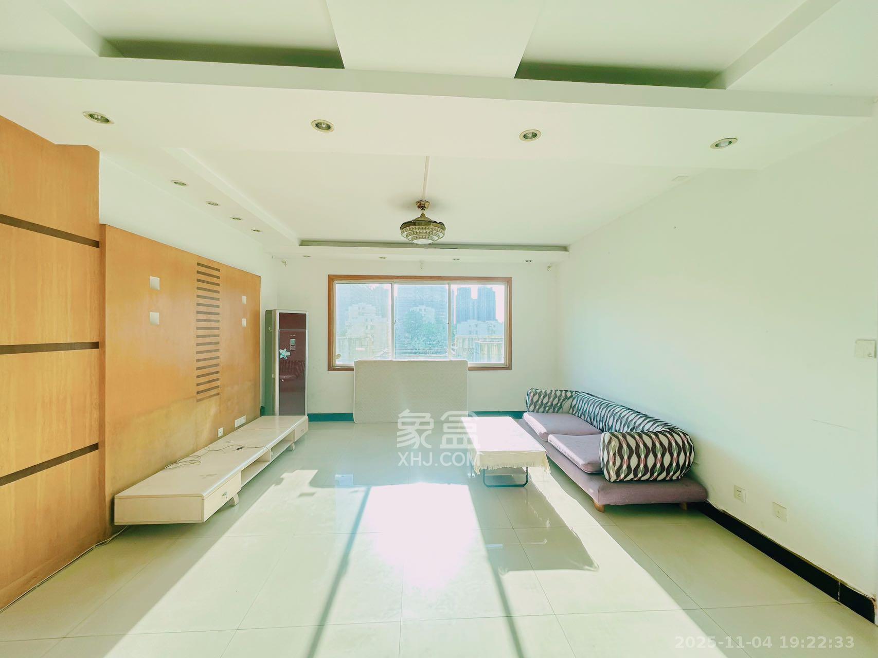 万事佳景园  1室2厅1卫    2200.0元/月室内图1