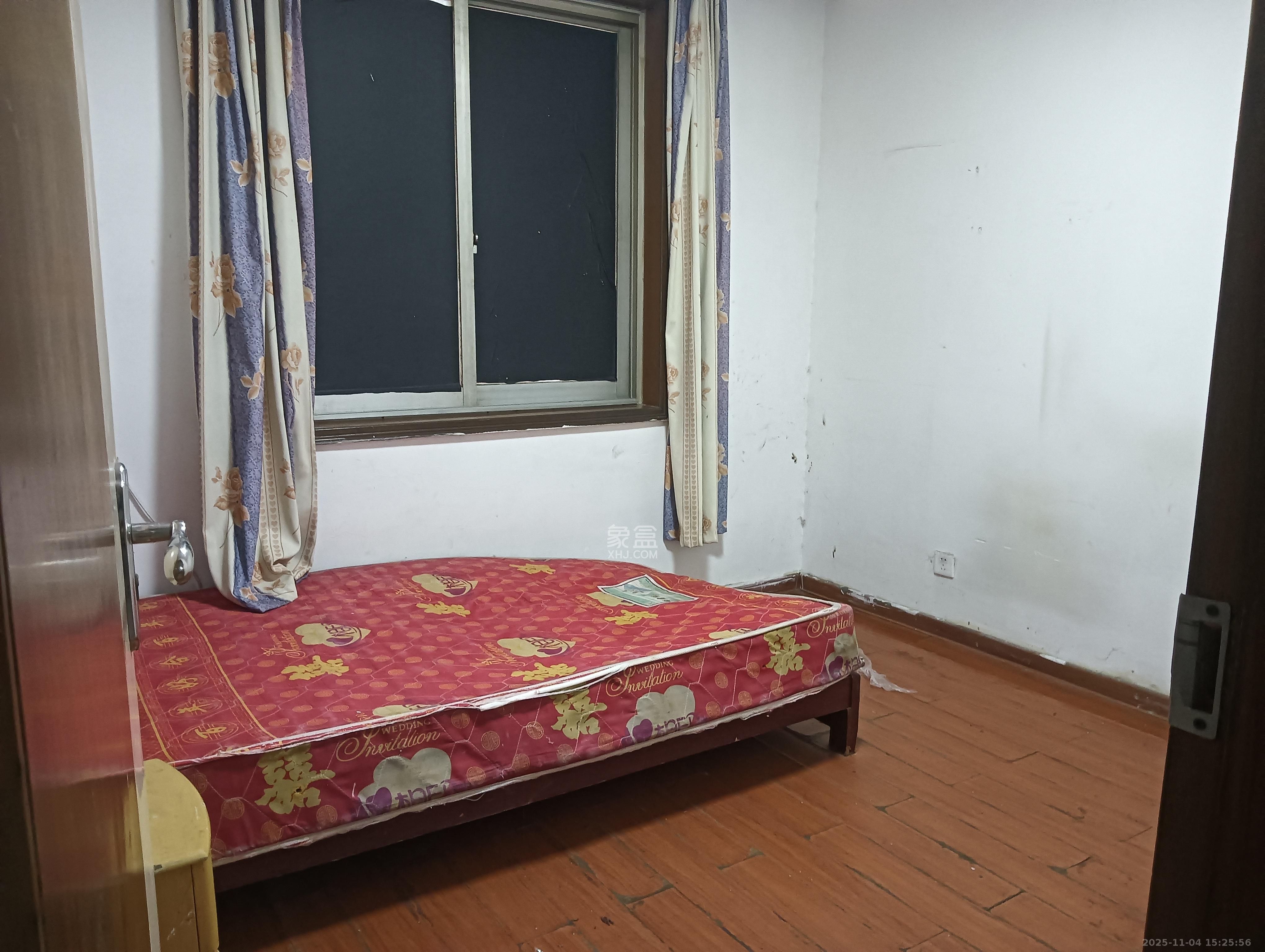 坡子街综合楼  3室1厅1卫    2800.0元/月室内图