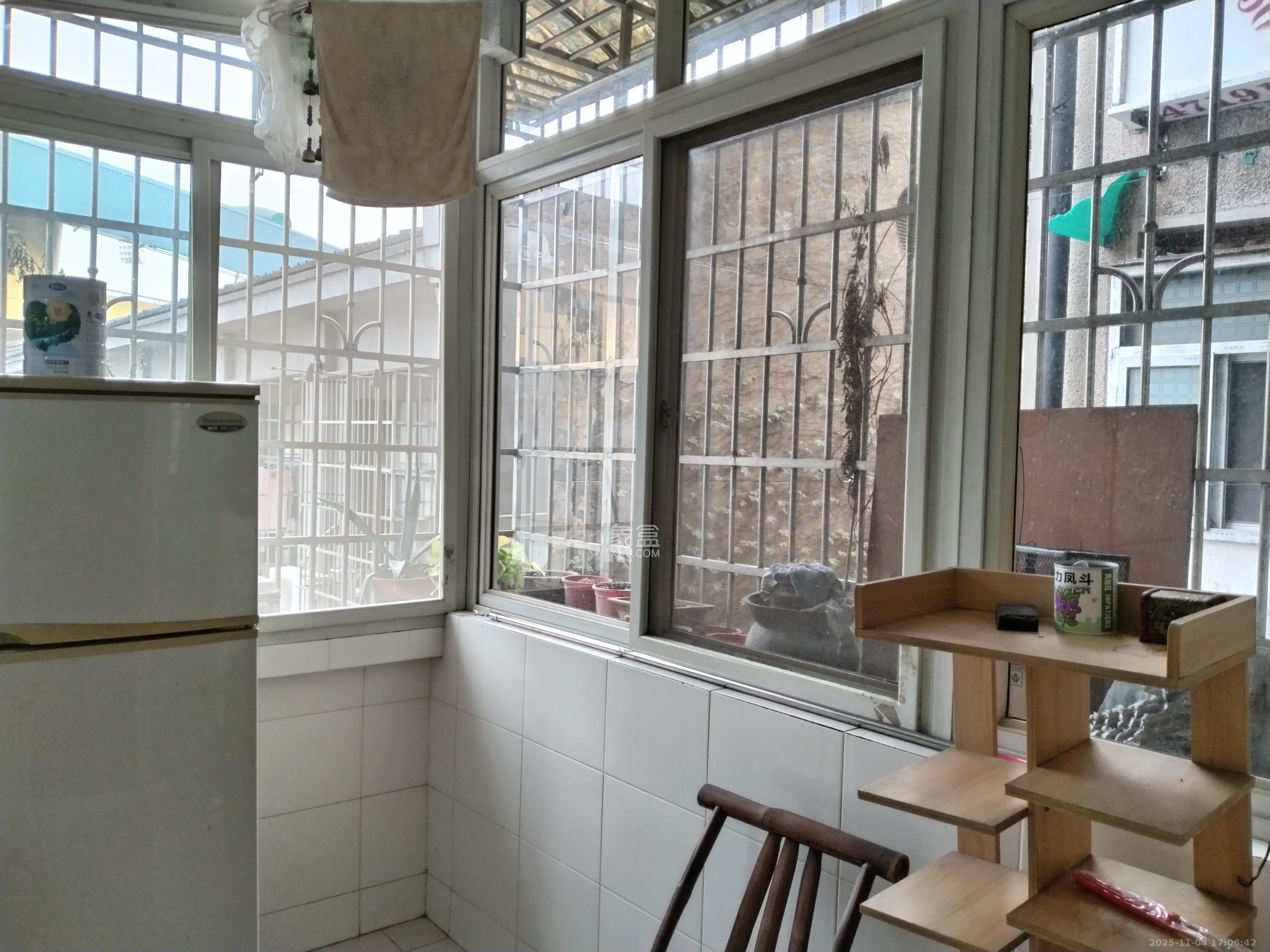 便河边社区  3室2厅1卫    2100.0元/月室内图