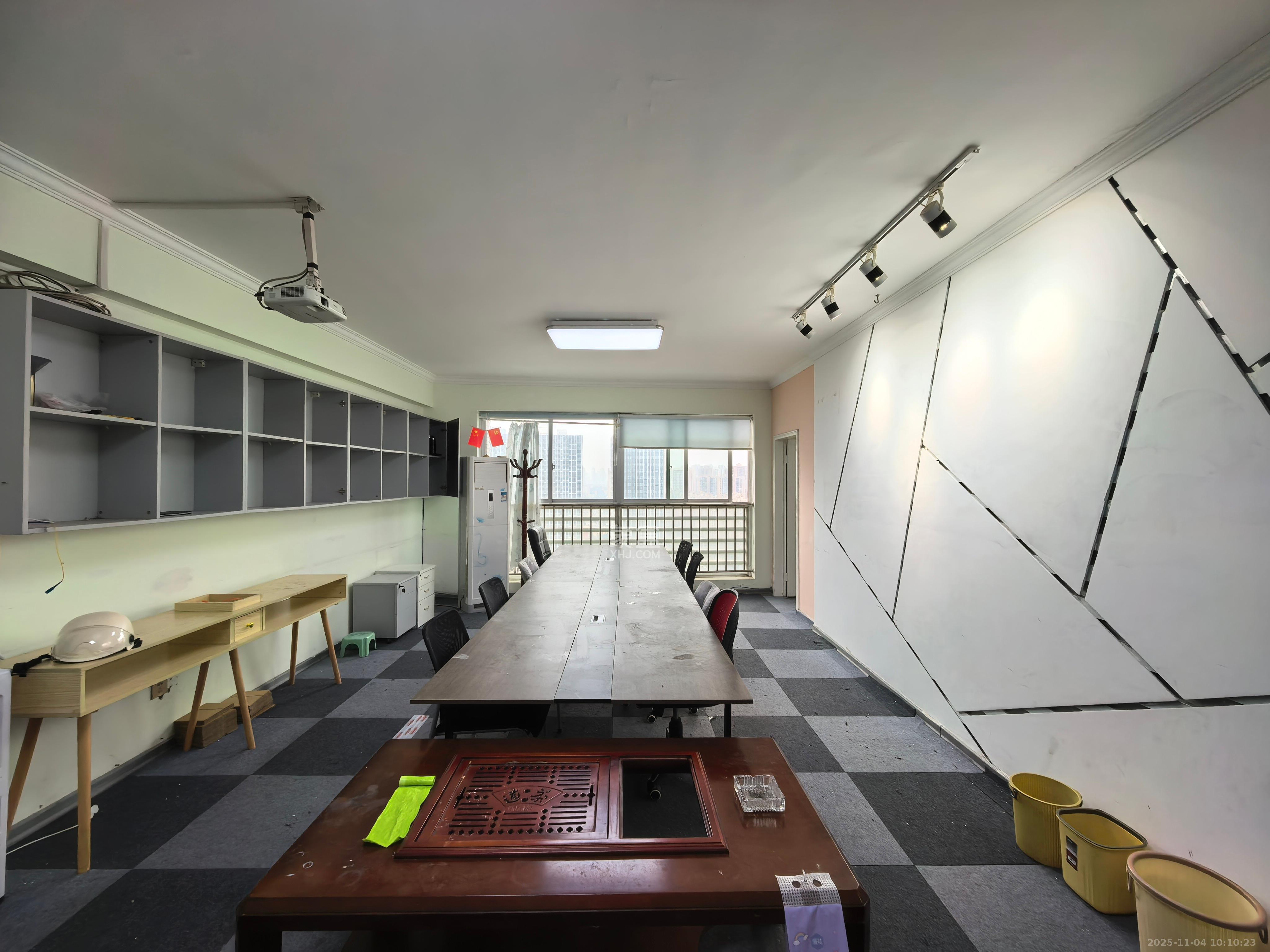 华菱新城地标  3室2厅1卫    2000.0元/月