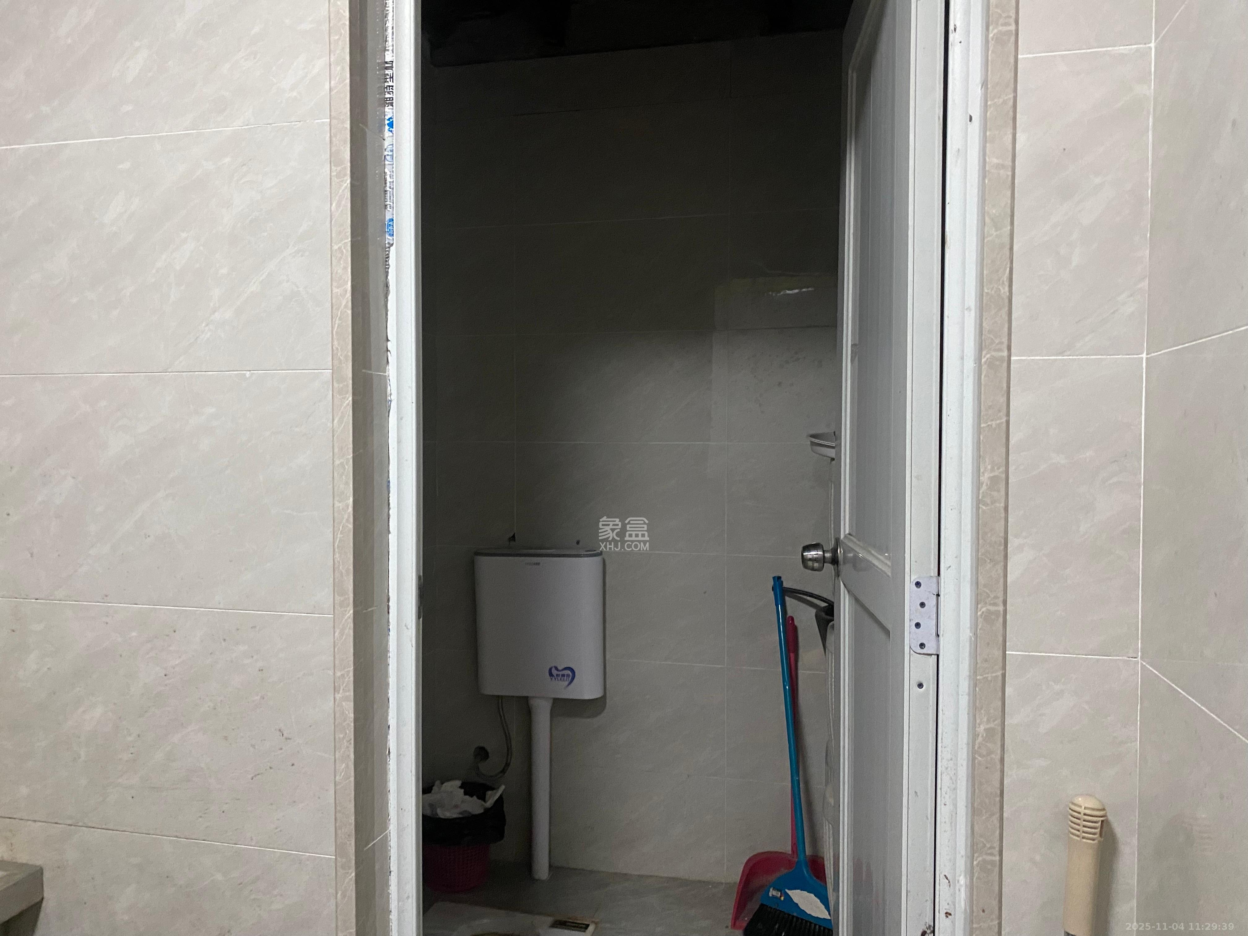 华润置地广场二期  2室2厅1卫    3500.0元/月室内图