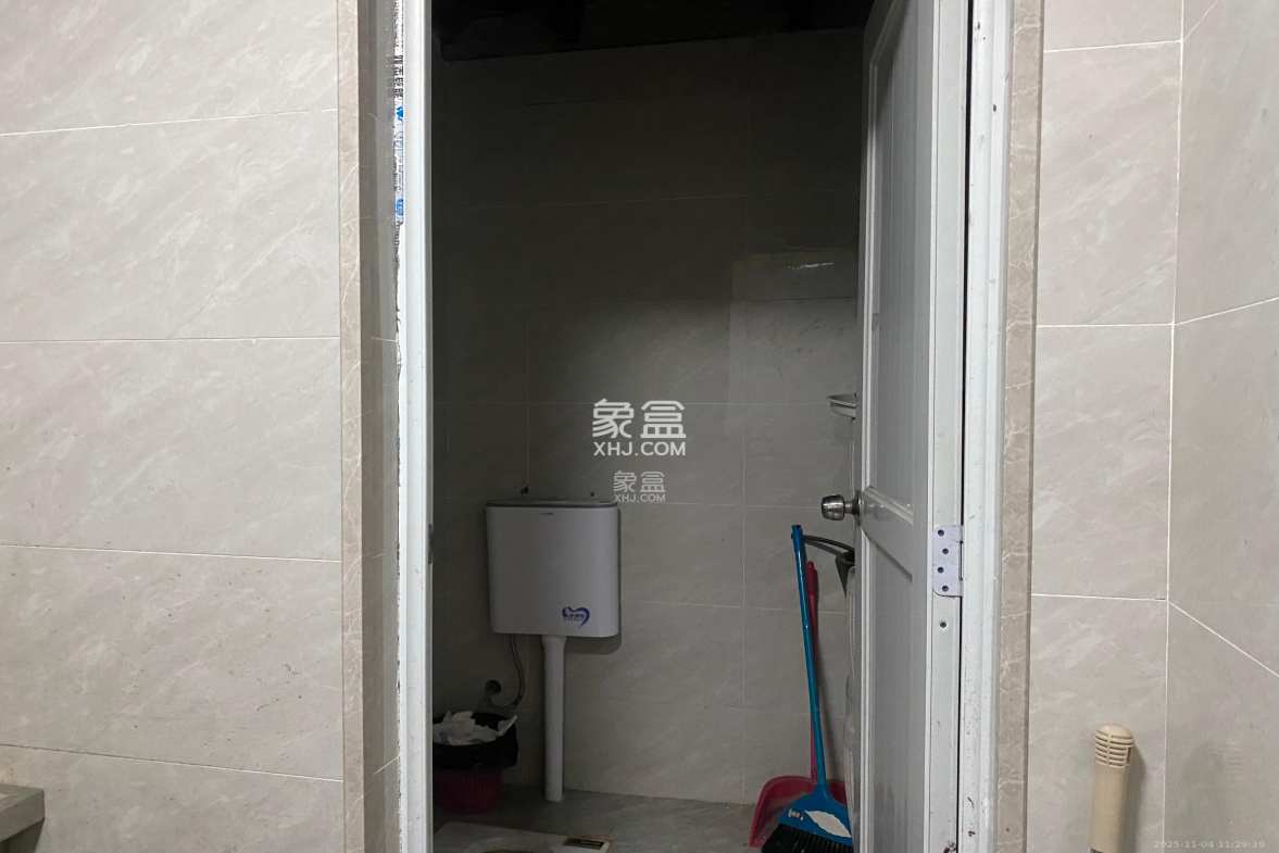 华润置地广场二期 2室2厅1卫 3500.0元/月 华润置地广场二期 2室2厅1卫 3500.0元/月室内图