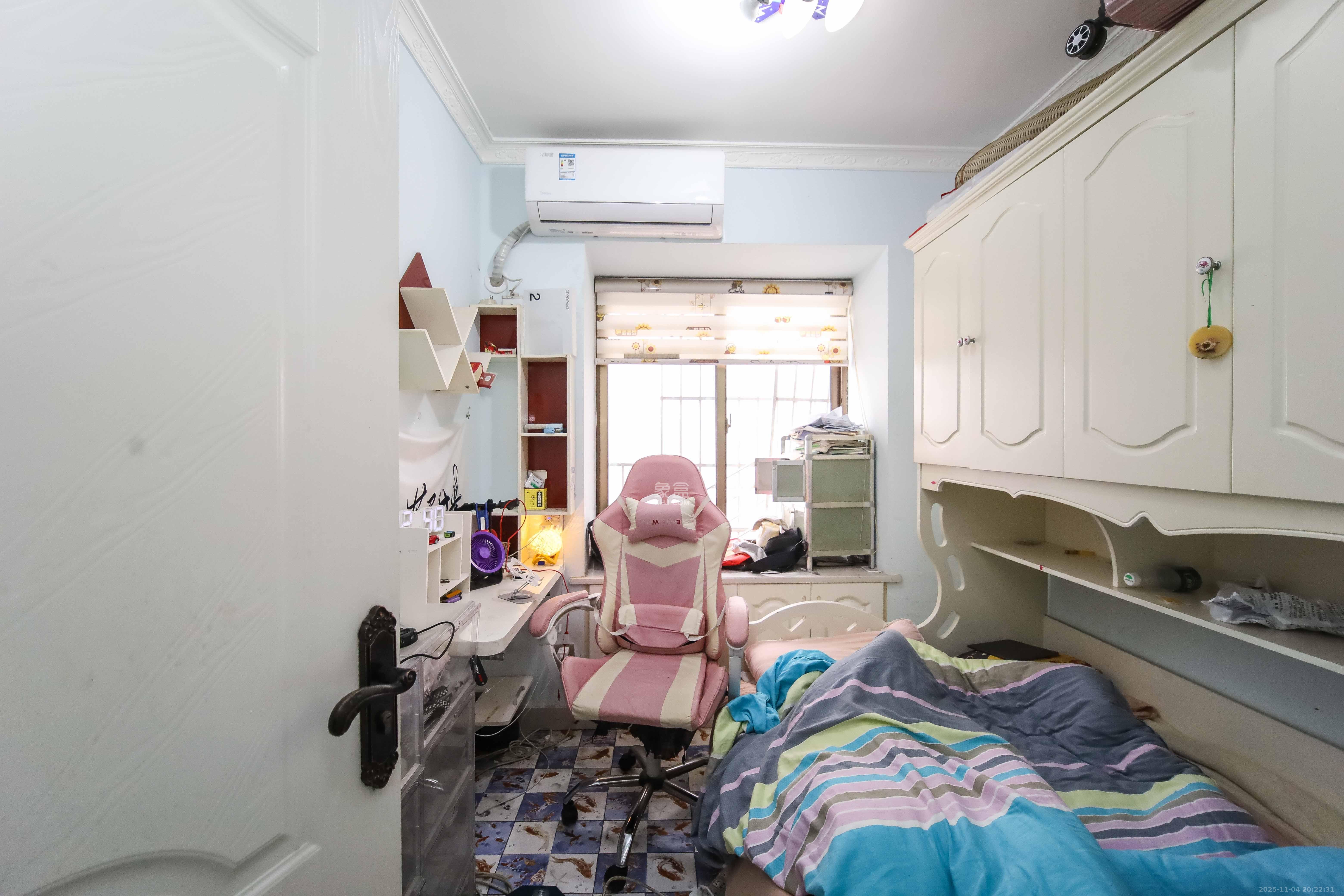 荷花园出租公司宿舍 3室1厅1卫 65.0万 荷花园出租公司宿舍 3室1厅1卫 65.0万卧室