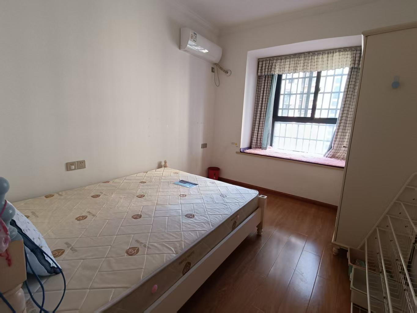 丽景天下一期  3室2厅2卫    2000.0元/月