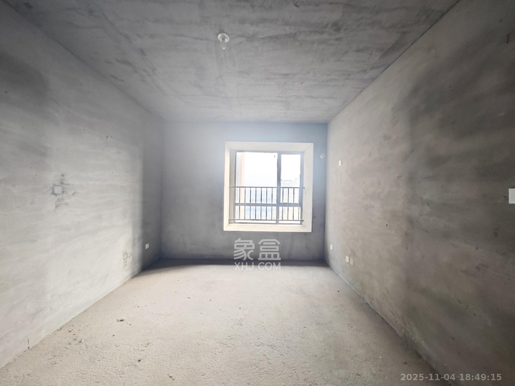 西湖鸿运佳苑  3室2厅2卫    75.0万卧室