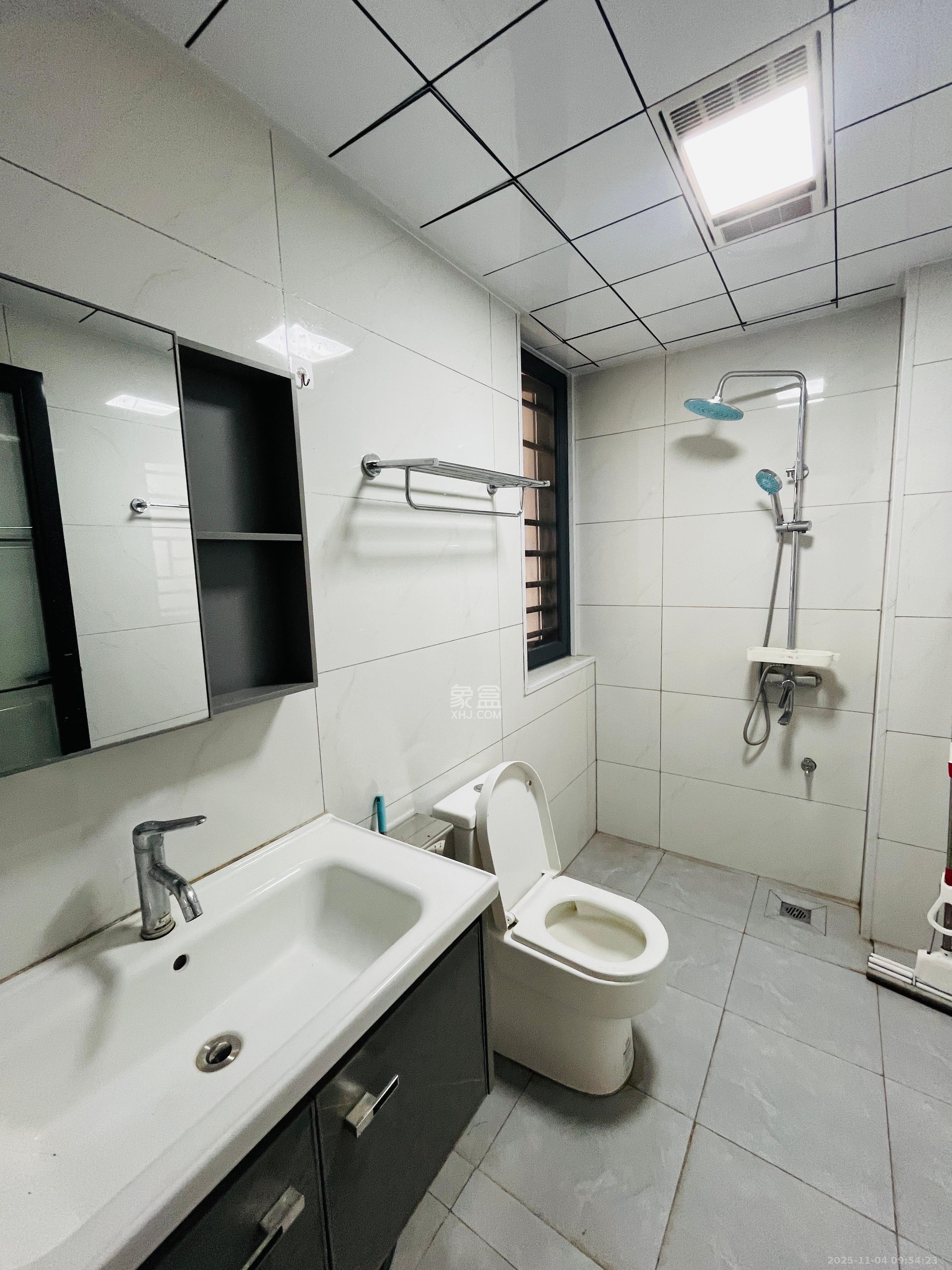 燕珑新寓  3室2厅2卫    2800.0元/月室内图