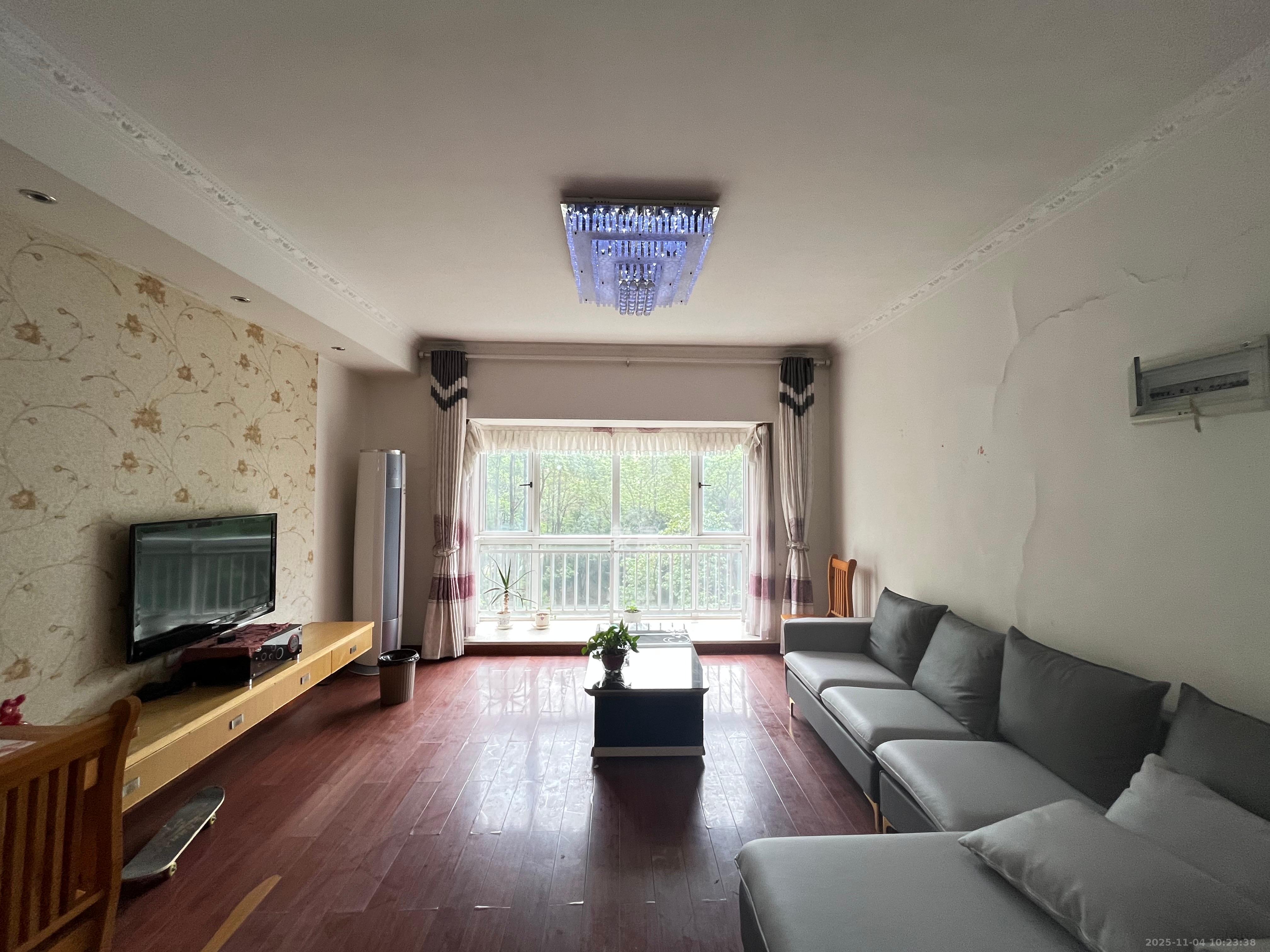 西点公园里 3室2厅2卫 2800.0元/月 西点公园里 3室2厅2卫 2800.0元/月室内图