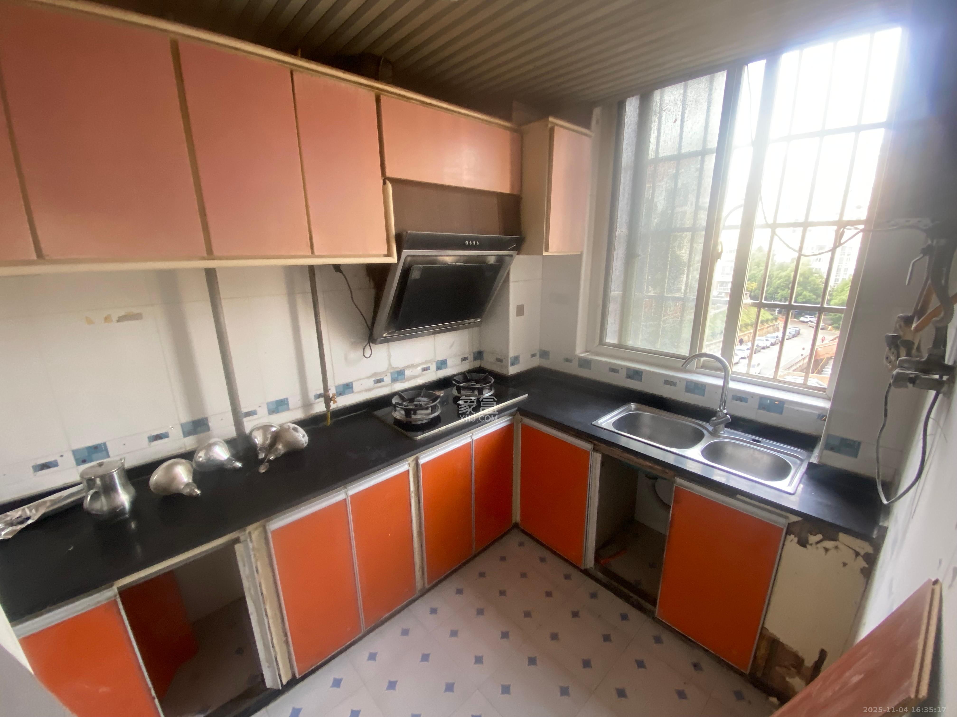 德润园  3室2厅2卫    2200.0元/月室内图