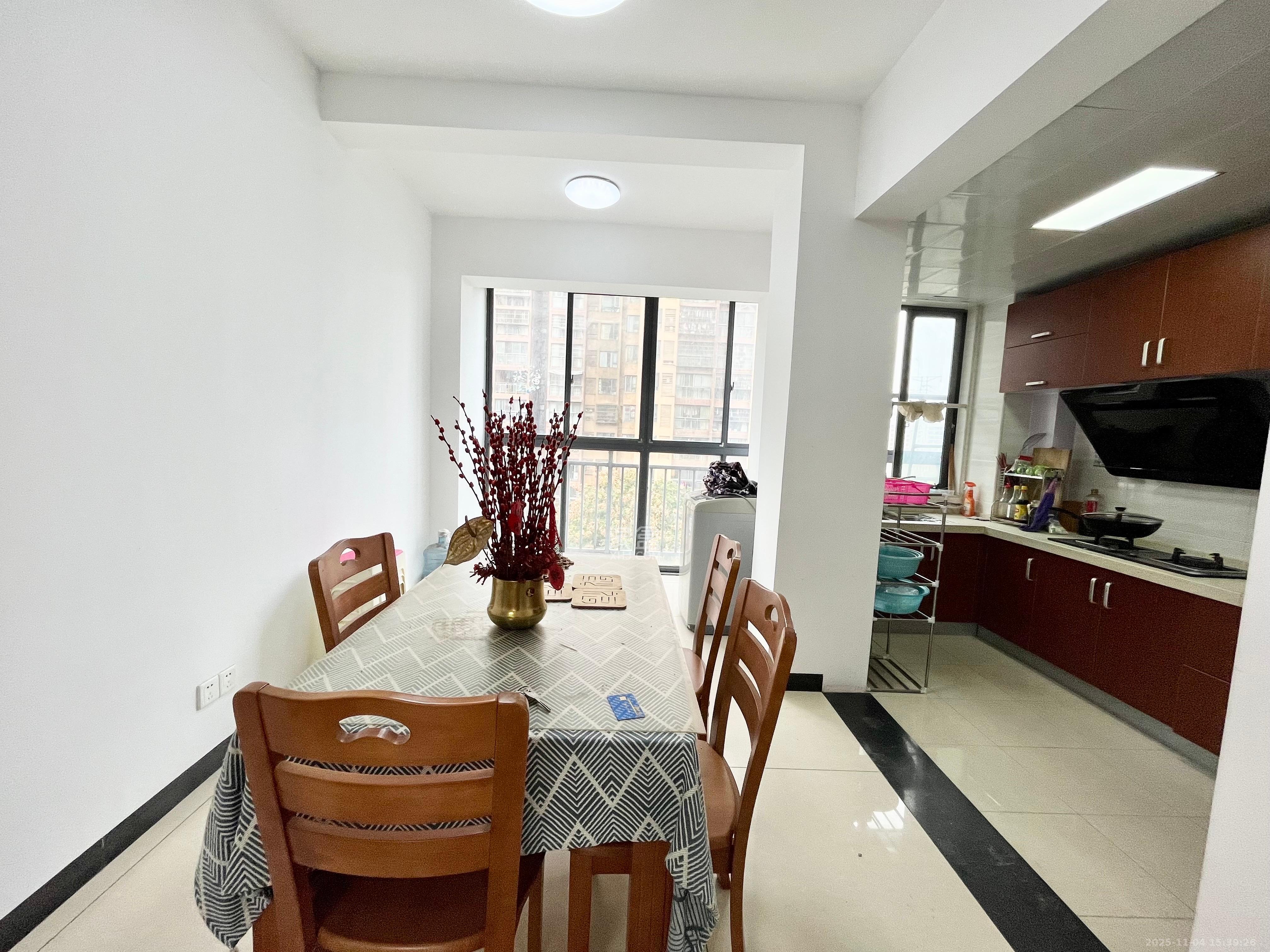 英祥春天  3室2厅1卫    2800.0元/月室内图