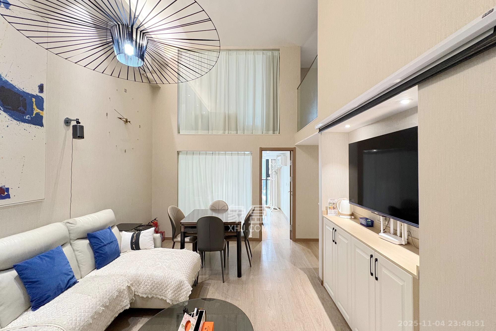 华远云玺公寓 4室2厅2卫 200.0万 华远云玺公寓 4室2厅2卫 200.0万客厅