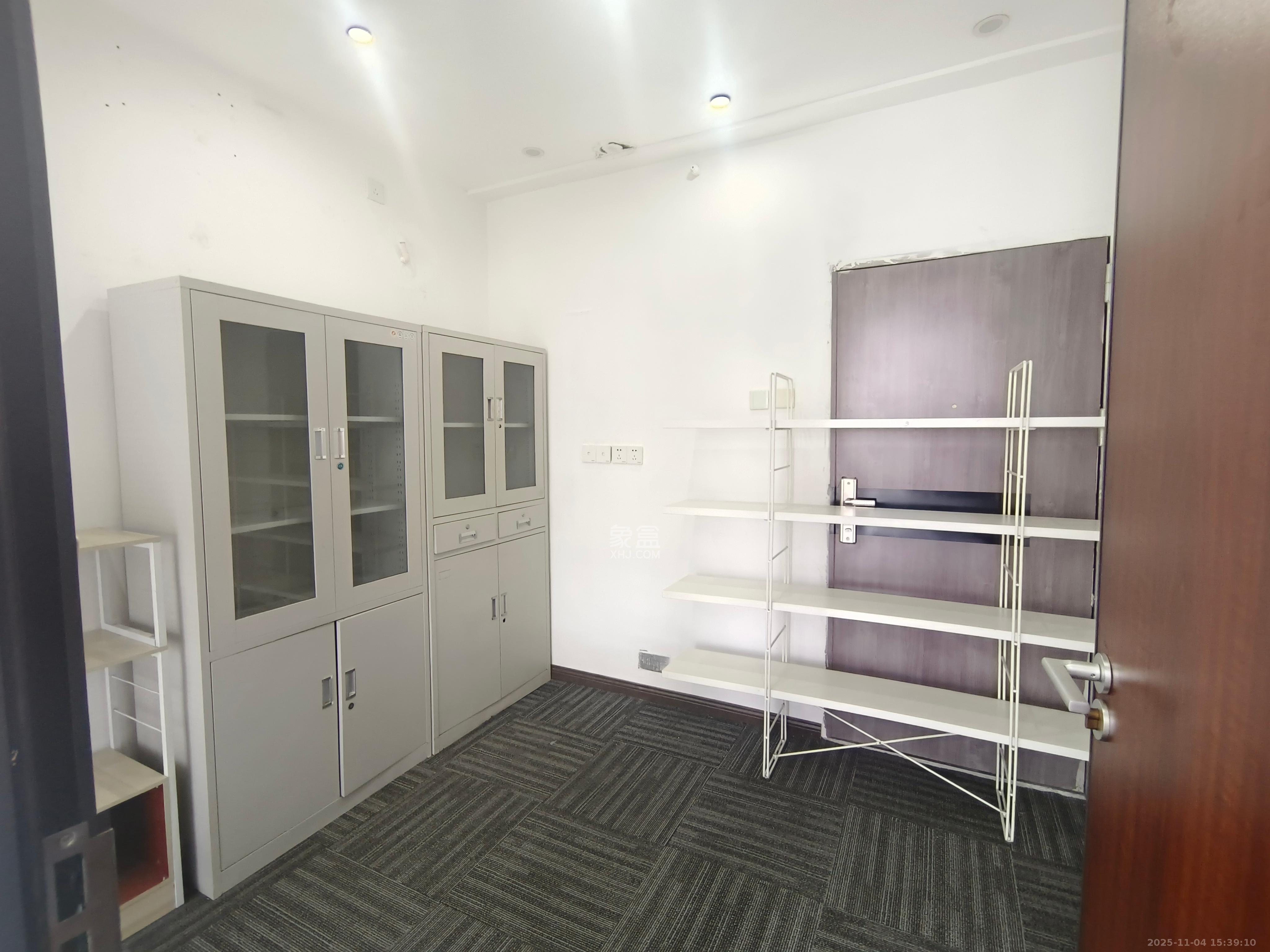 新世界广场 1室1厅1卫 7200.0元/月 新世界广场 1室1厅1卫 7200.0元/月室内图