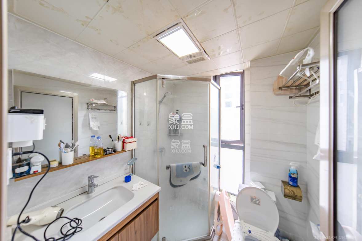 里约荟 3室2厅2卫 90.0万 里约荟 3室2厅2卫 90.0万卫生间