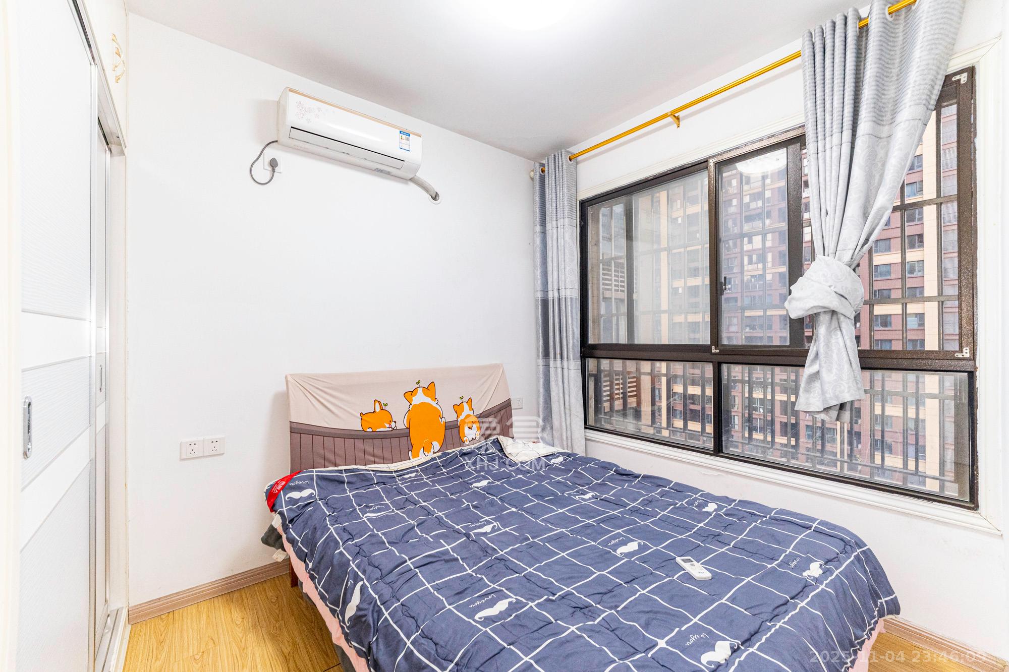 华润凤凰城三期  2室2厅1卫    65.0万卧室