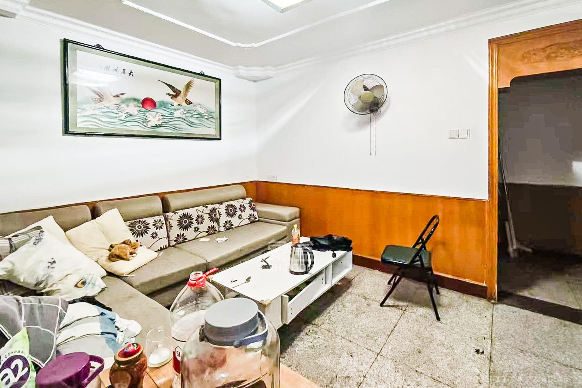 陈家湖小区  3室1厅1卫    80.0万客厅