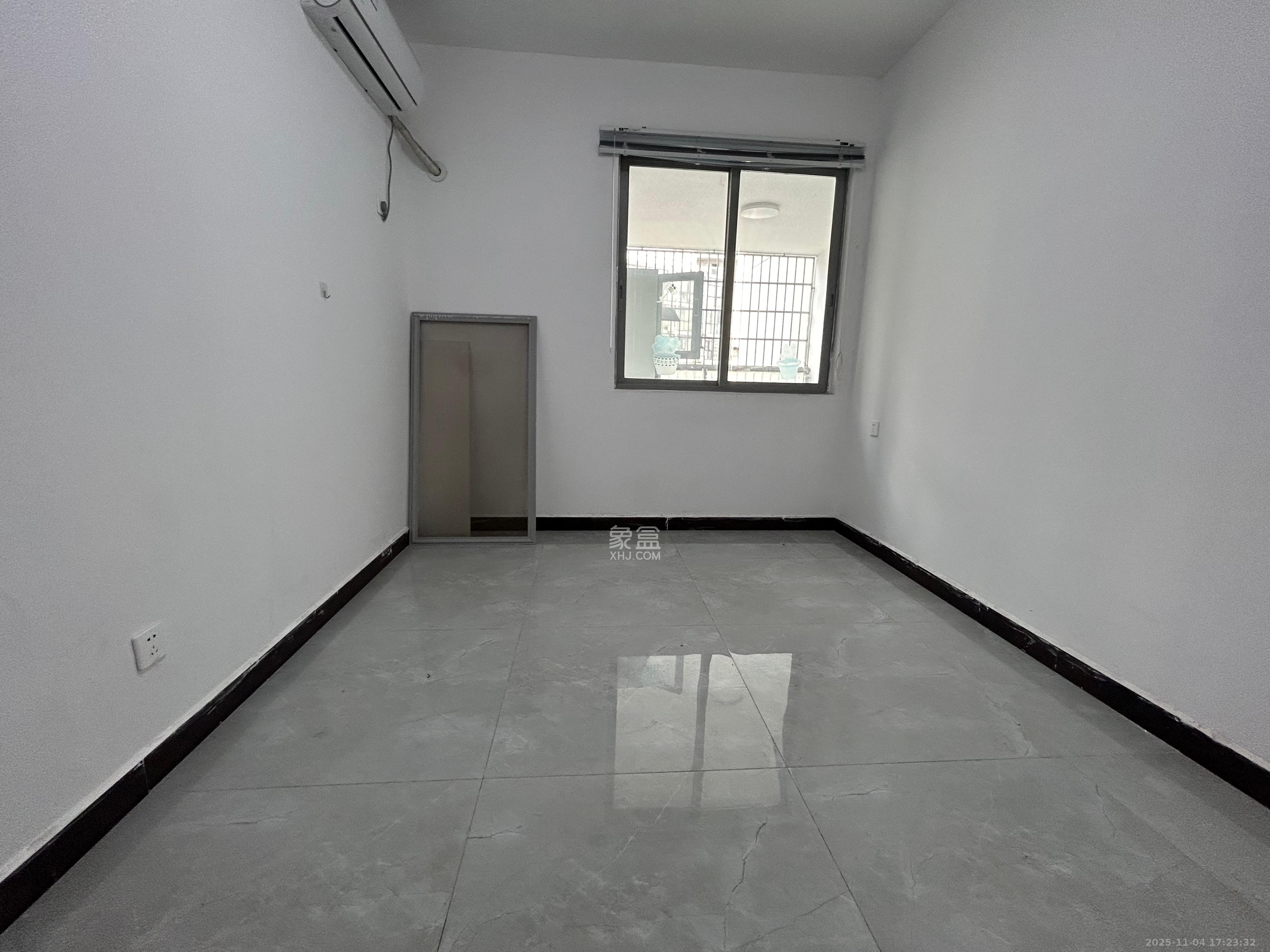 阳光100二期  3室2厅2卫    2700.0元/月