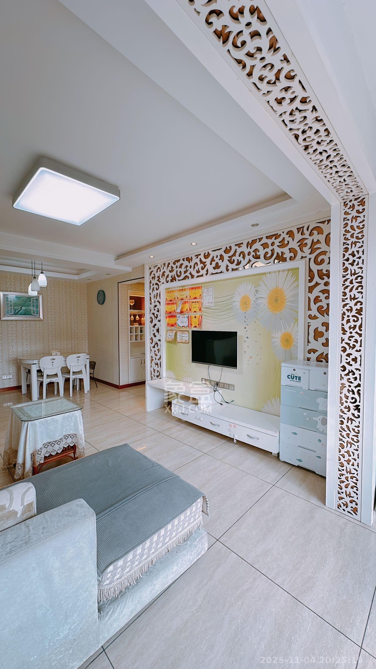 怡海星城  3室2厅2卫    2200.0元/月室内图