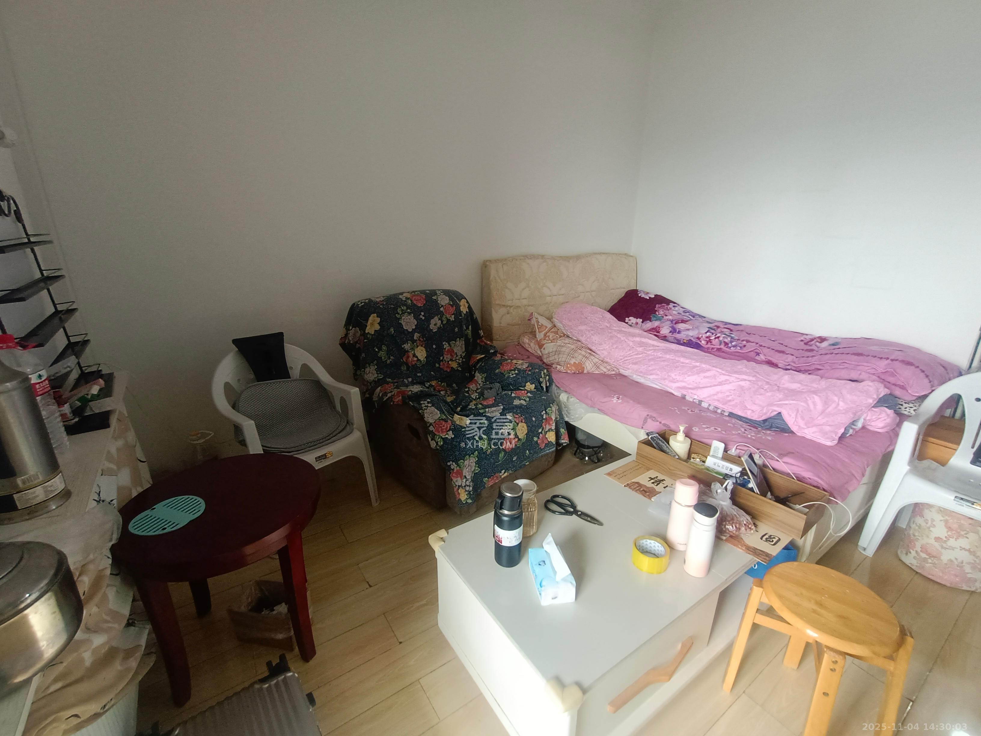 观湖公寓  1室1厅1卫    1700.0元/月室内图