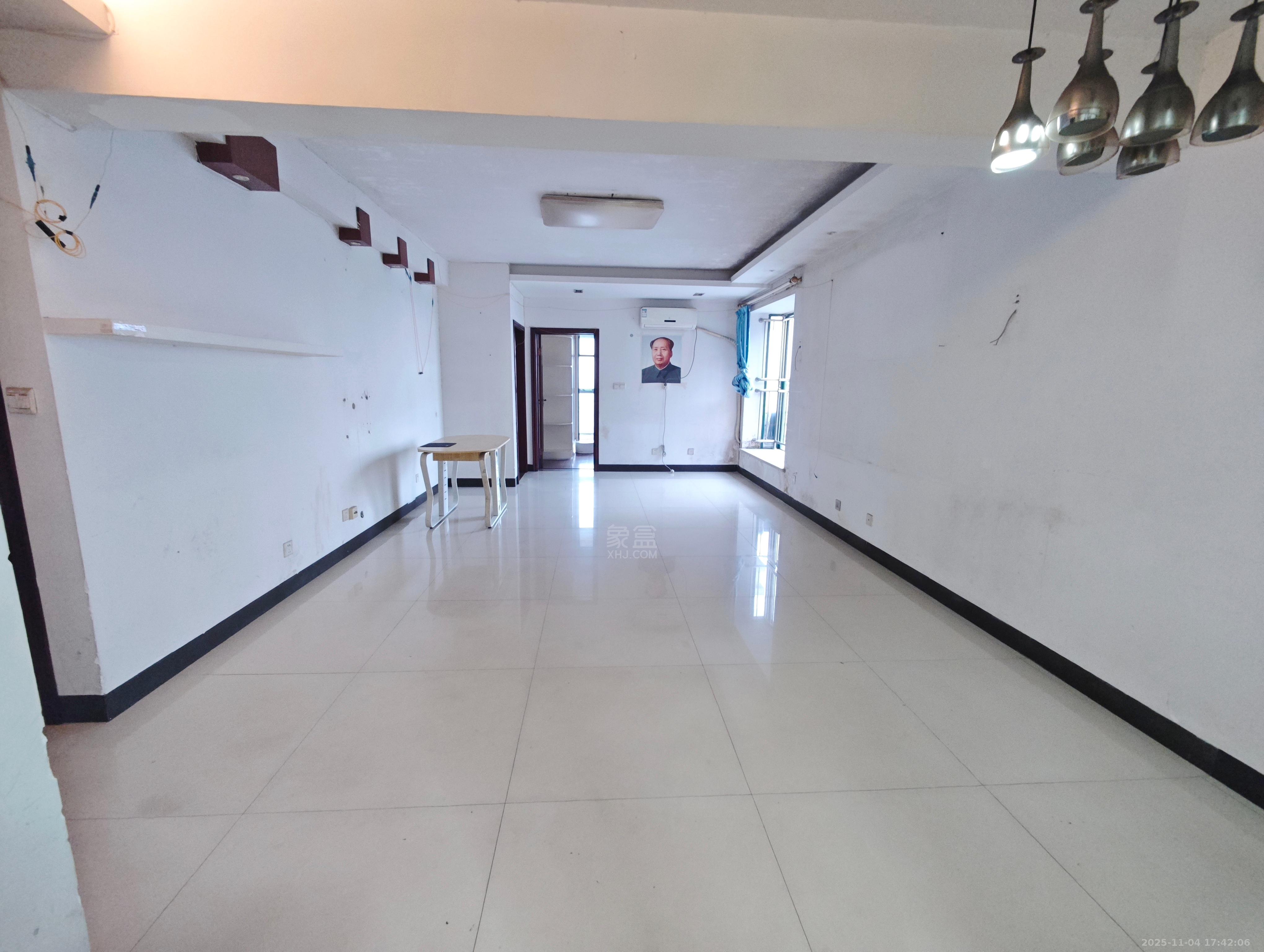 摩登摩天  3室2厅2卫    1500.0元/月室内图