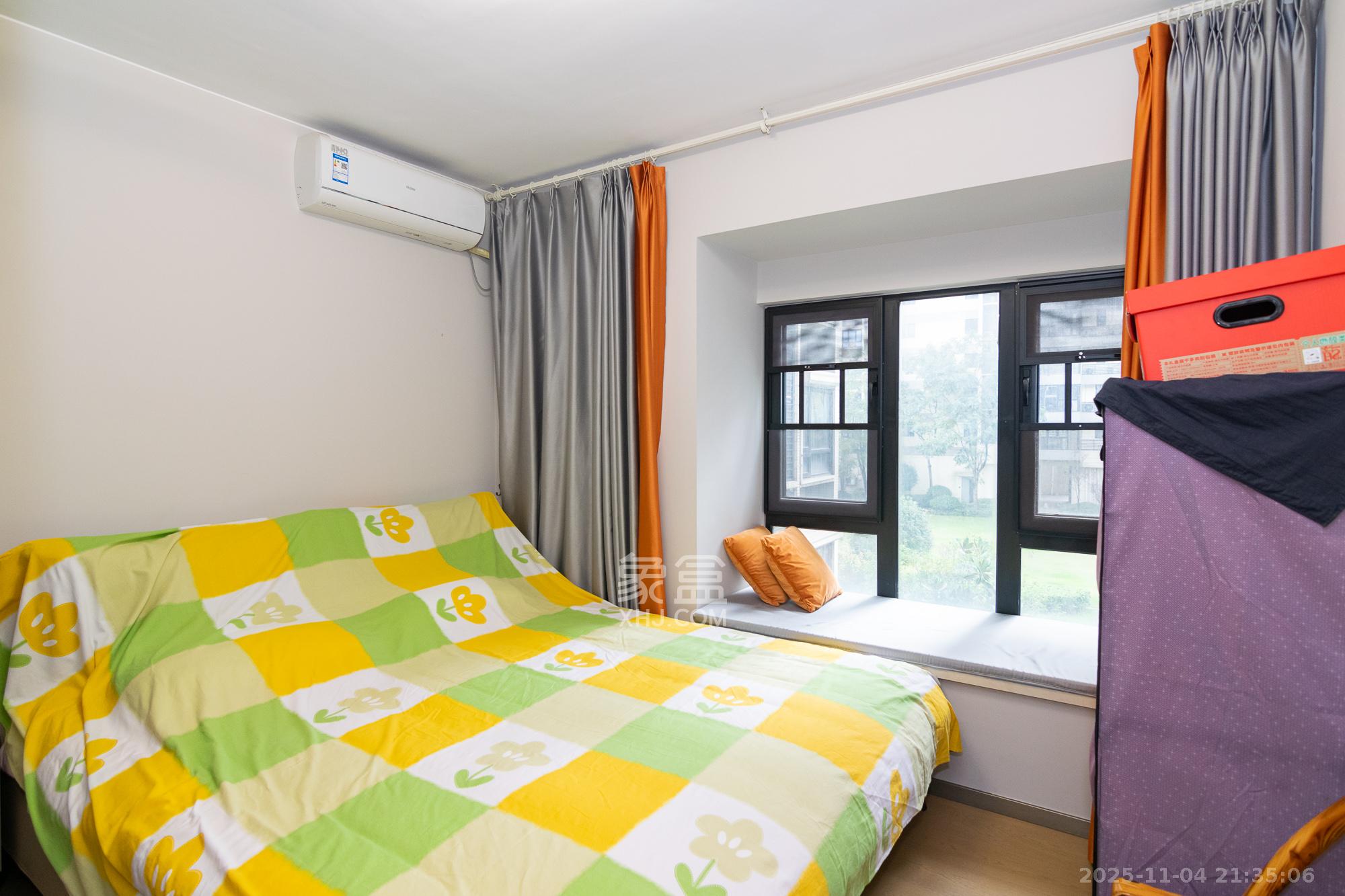 时代年华  4室2厅2卫    128.0万卧室