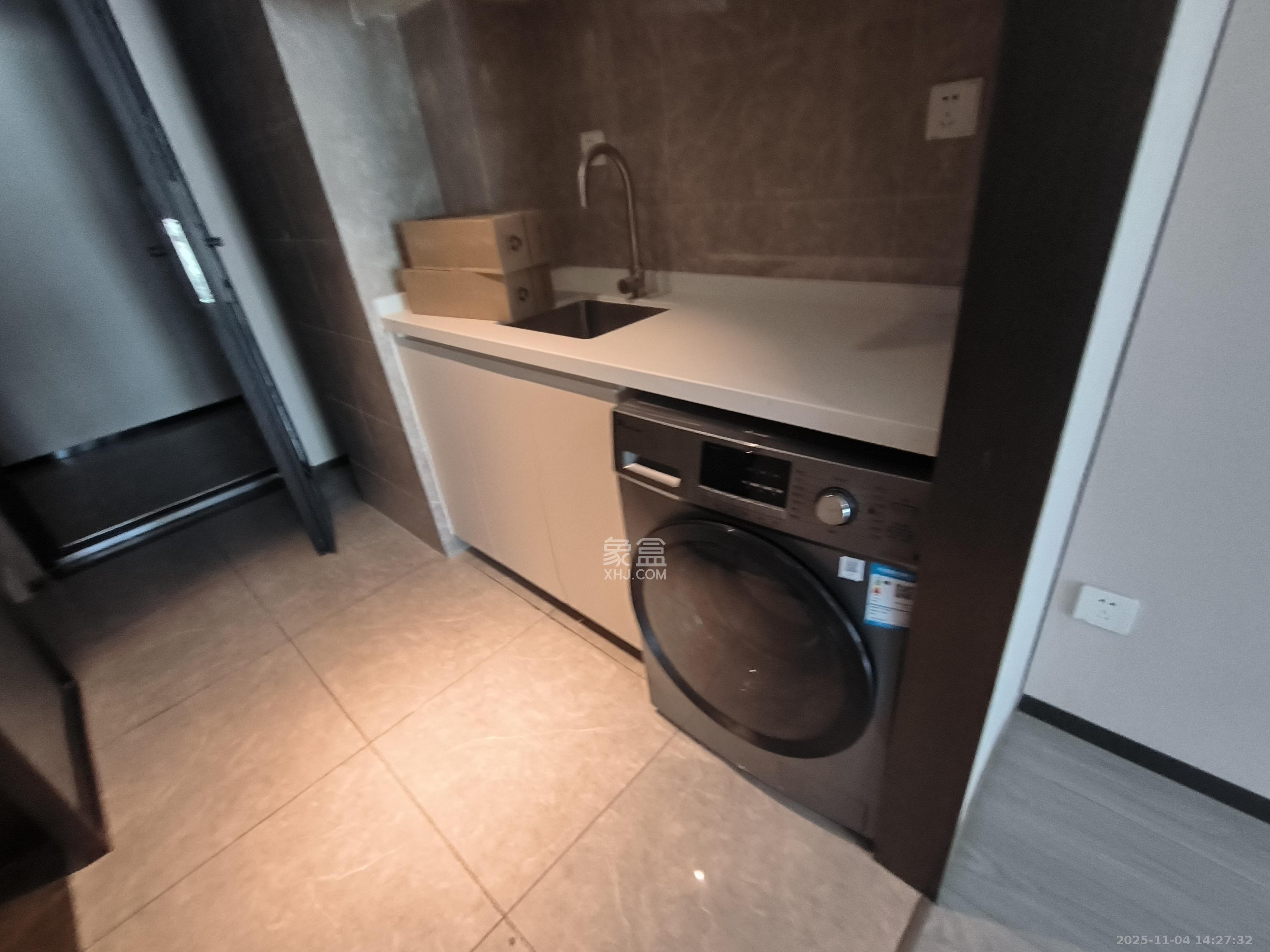 华润置地中心 1室1厅1卫 2100.0元/月 华润置地中心 1室1厅1卫 2100.0元/月室内图