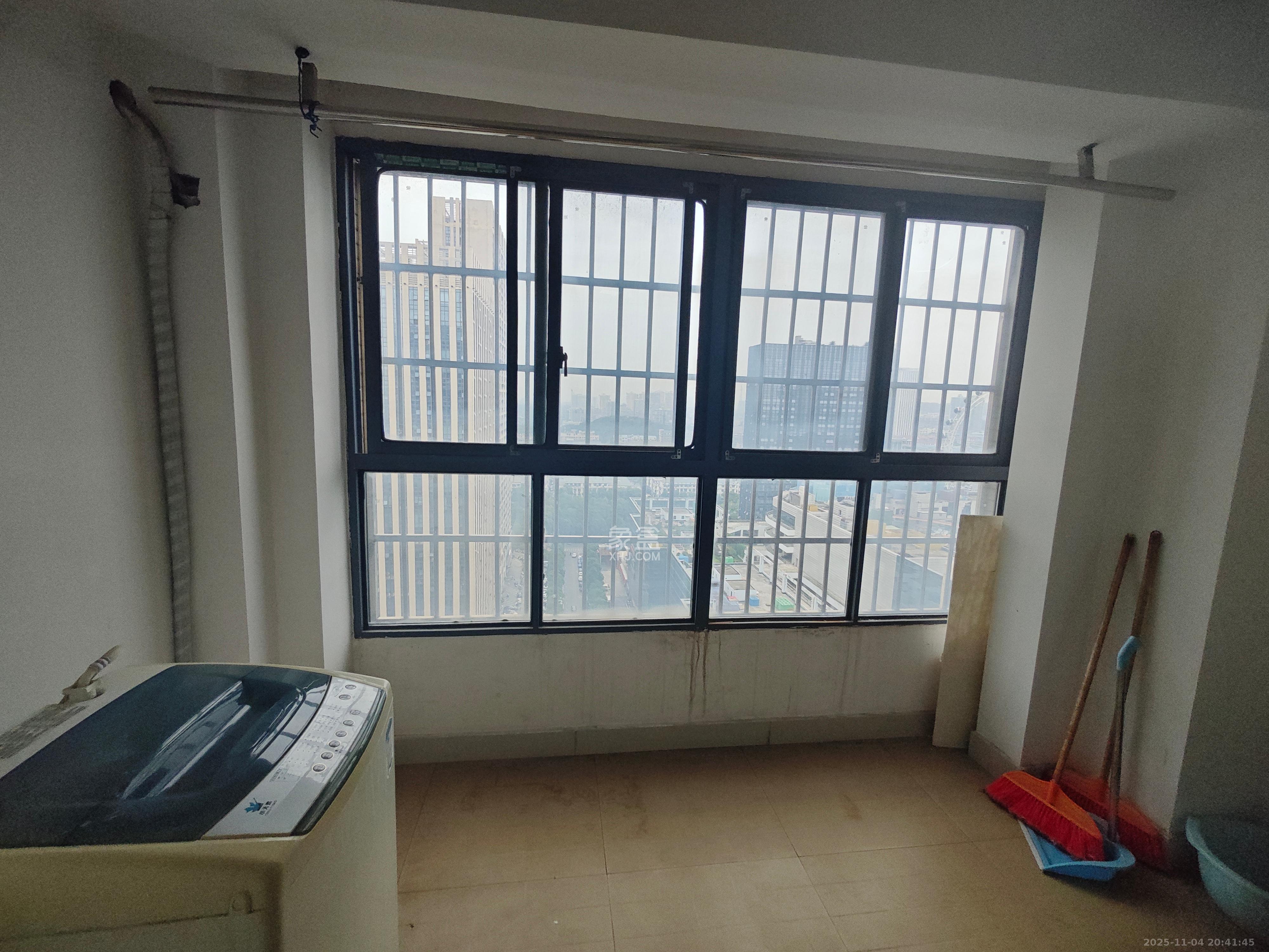 新长海广场  1室1厅1卫    1600.0元/月室内图