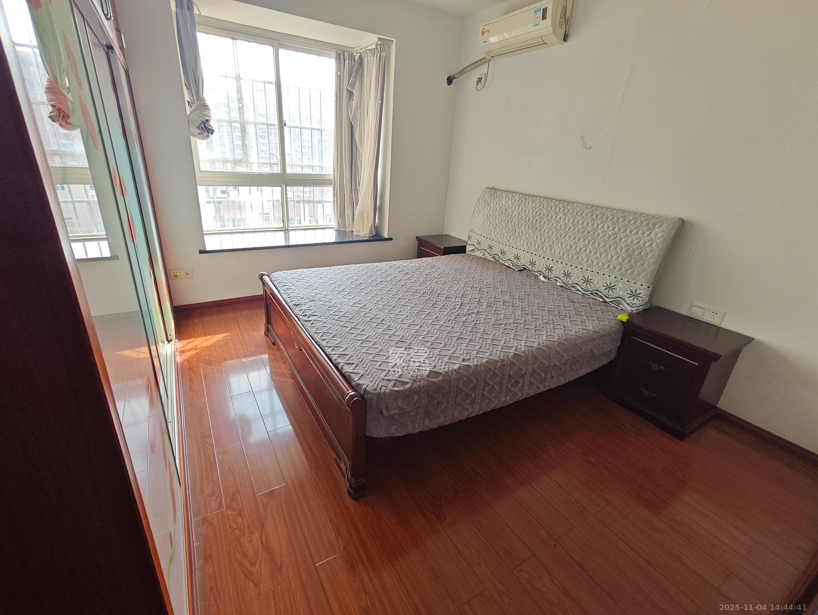 黎郡新宇康景园  3室2厅2卫    2400.0元/月室内图