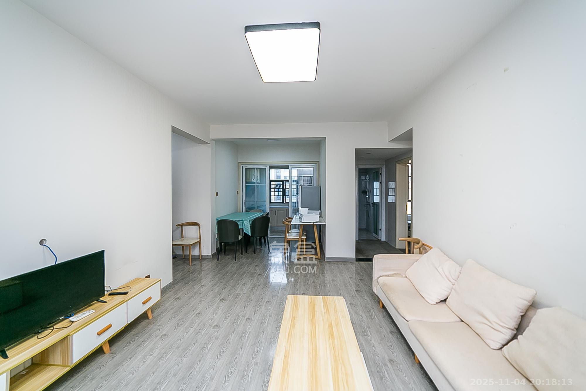 长盛岚庭  3室2厅1卫    99.0万客厅