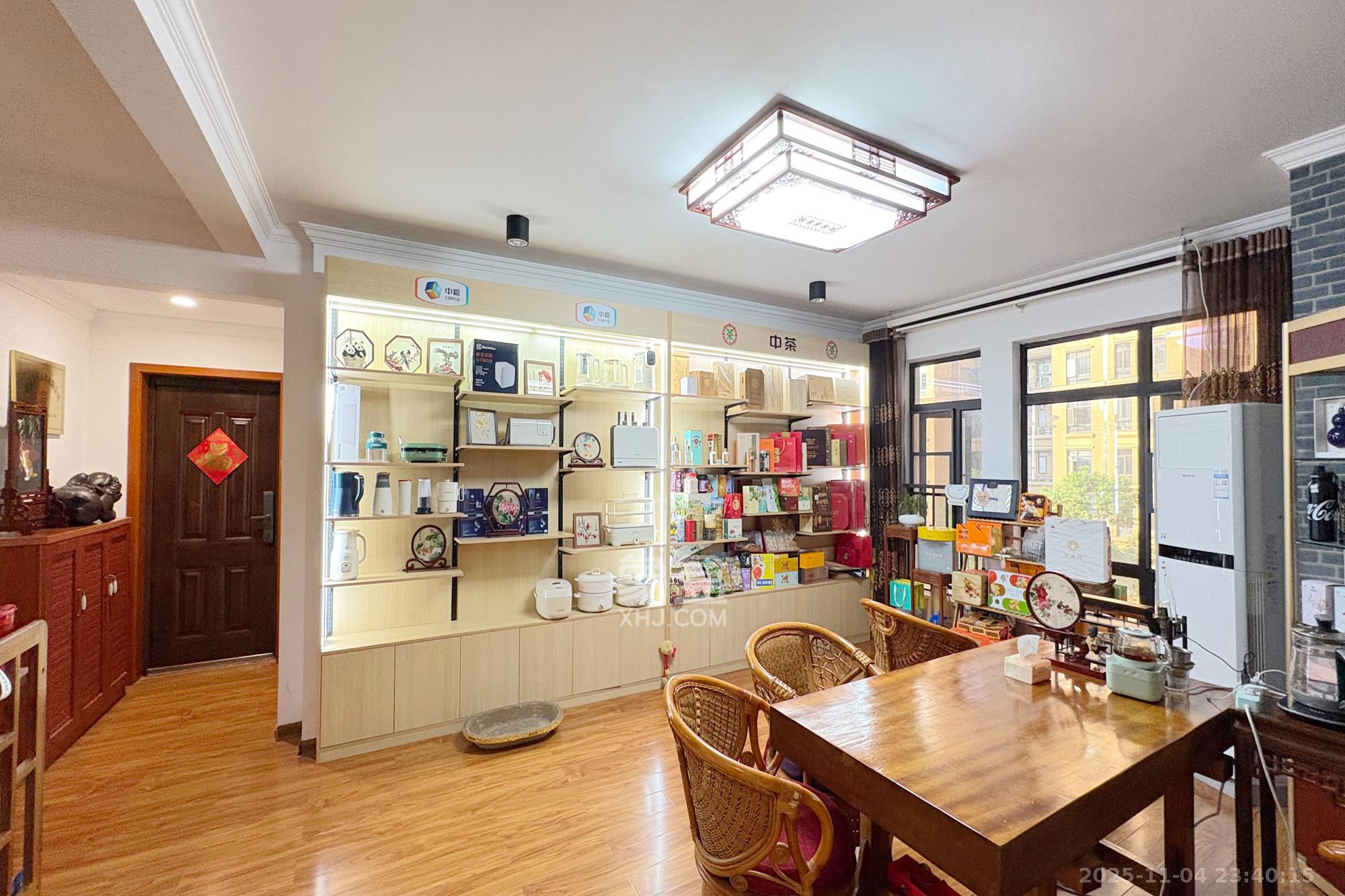 湘域城邦(湘域国际中心) 3室2厅1卫 210.0万 湘域城邦(湘域国际中心) 3室2厅1卫 210.0万客厅