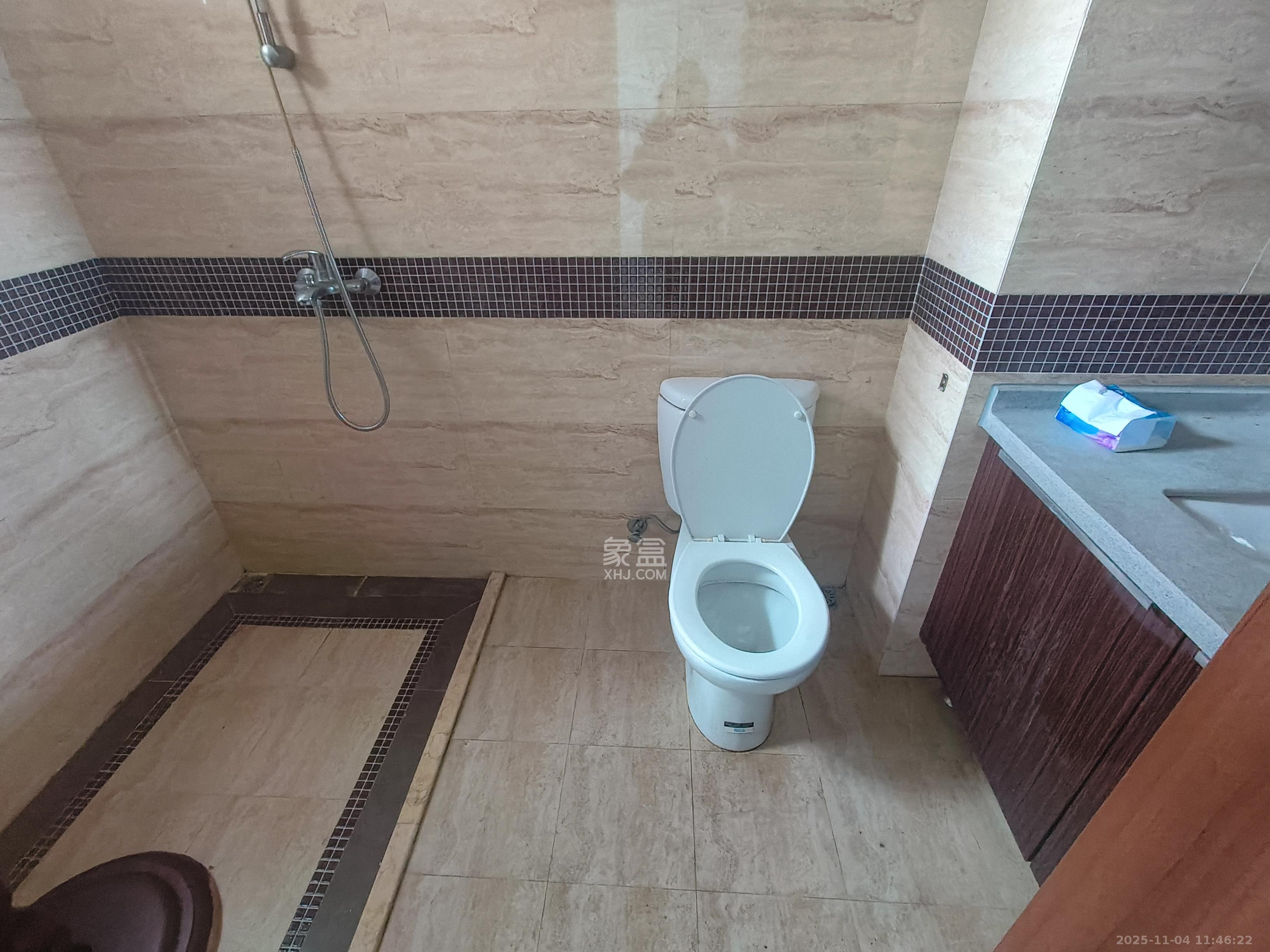 万科城  3室2厅1卫    2200.0元/月室内图