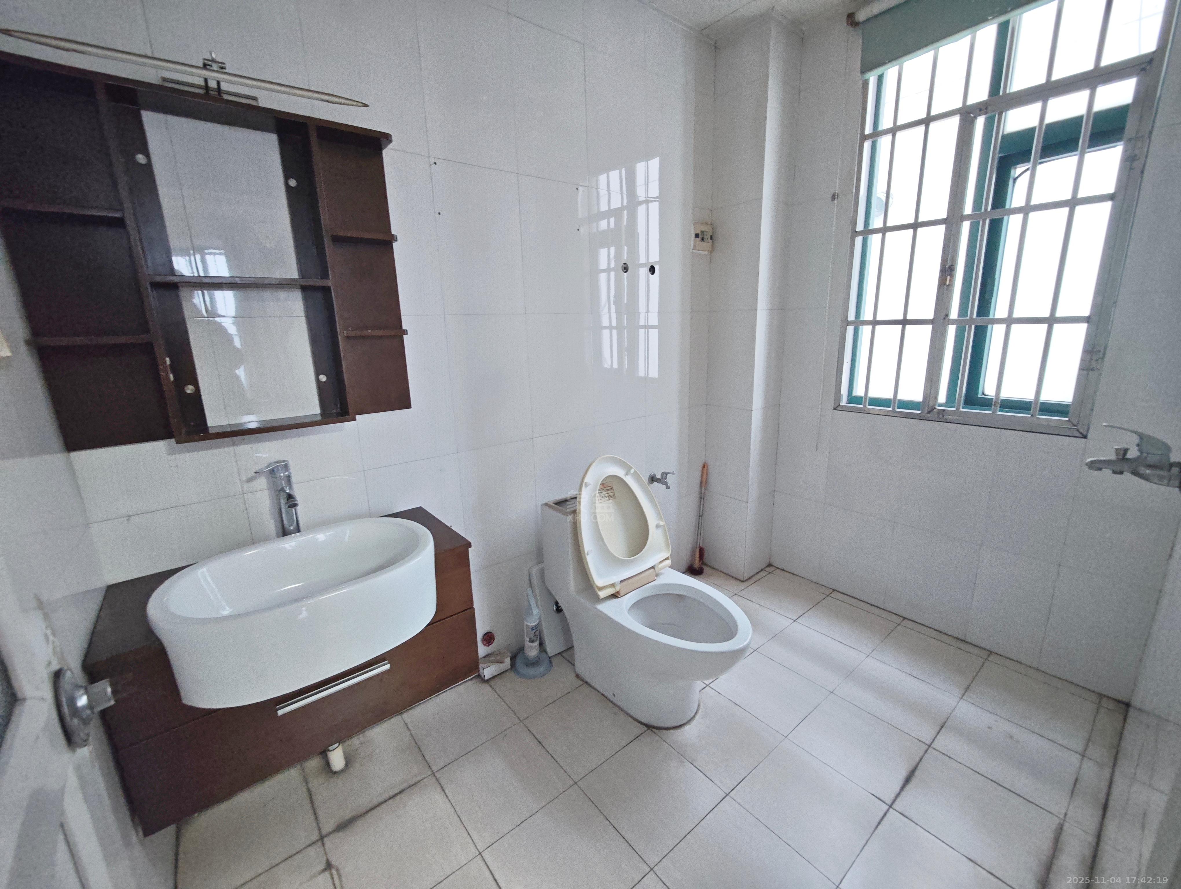 摩登摩天 3室2厅2卫 1500.0元/月 摩登摩天 3室2厅2卫 1500.0元/月室内图